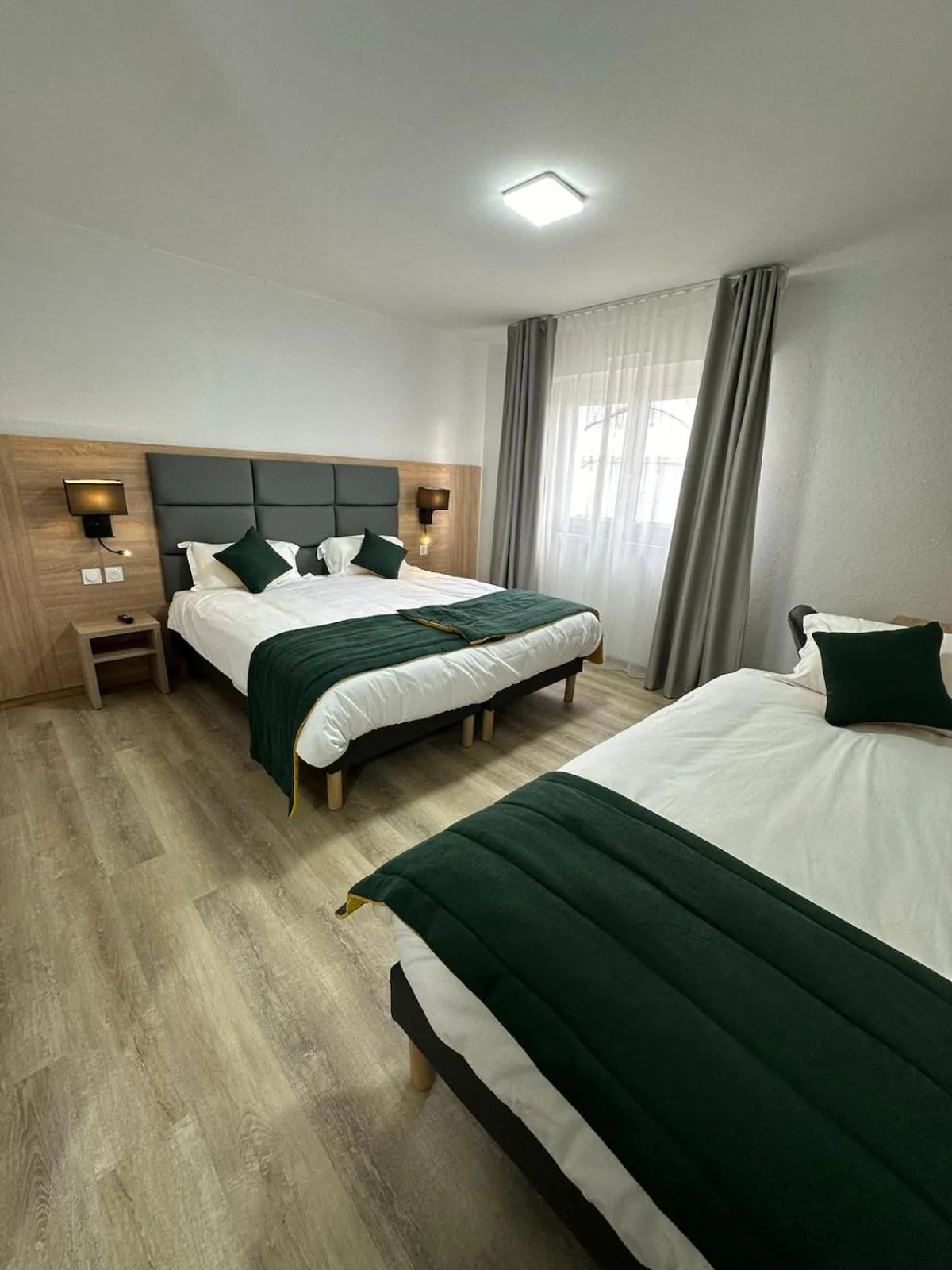 Bed in Hotel Restaurant L'Escale