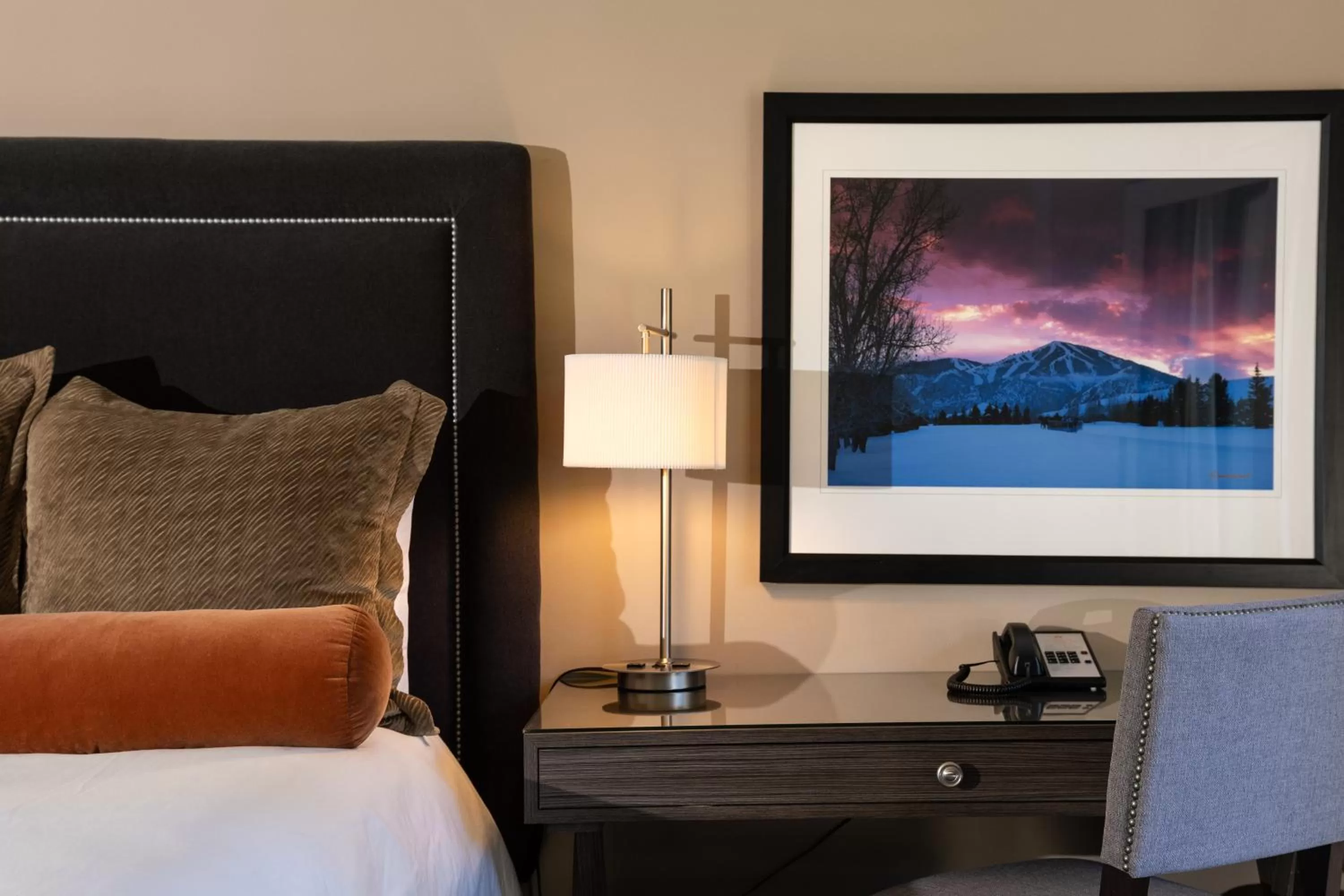 Bedroom, Bed in Knob Hill Inn