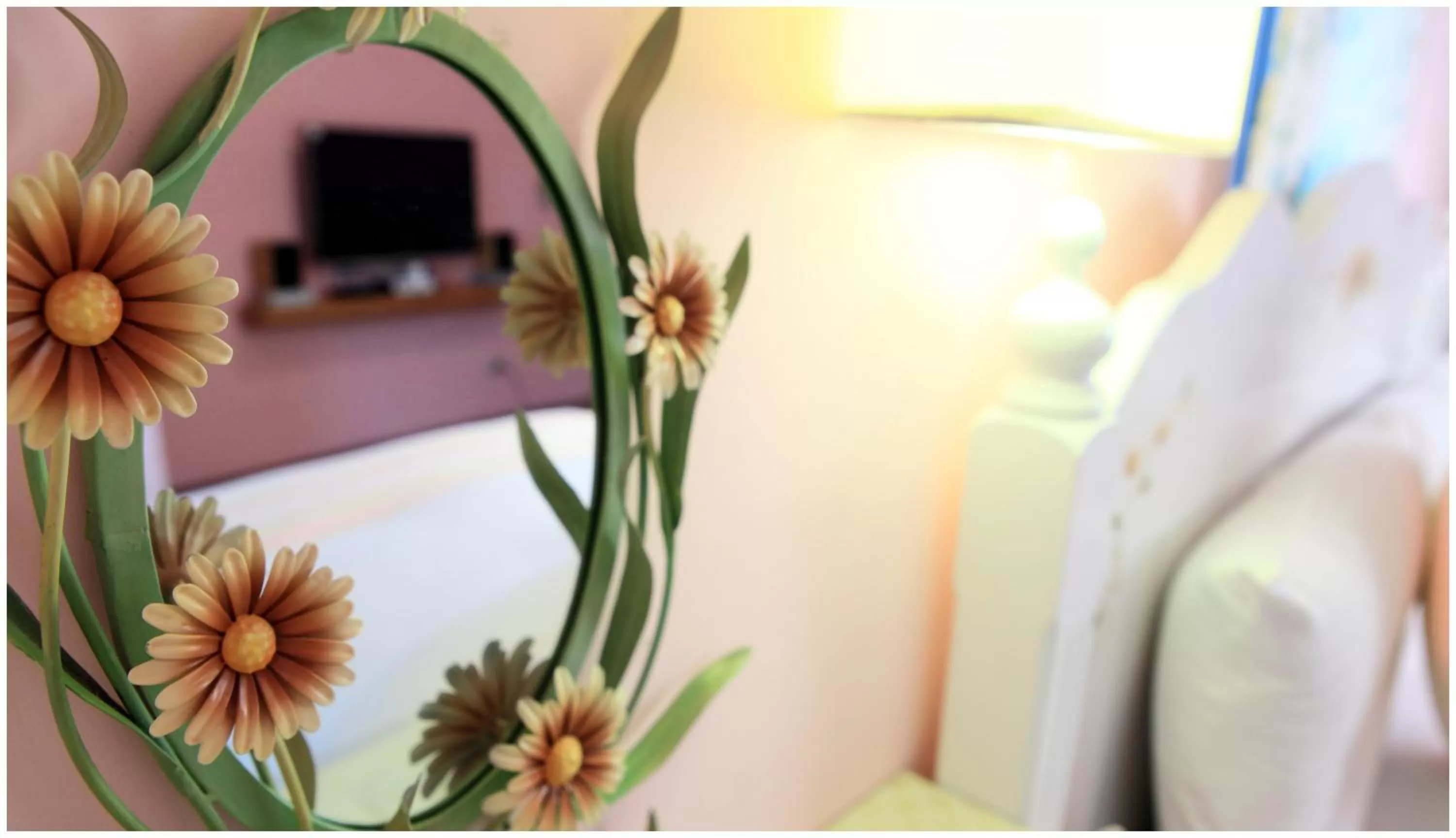 Decorative detail, Bed in Errantry Lodge & Studio