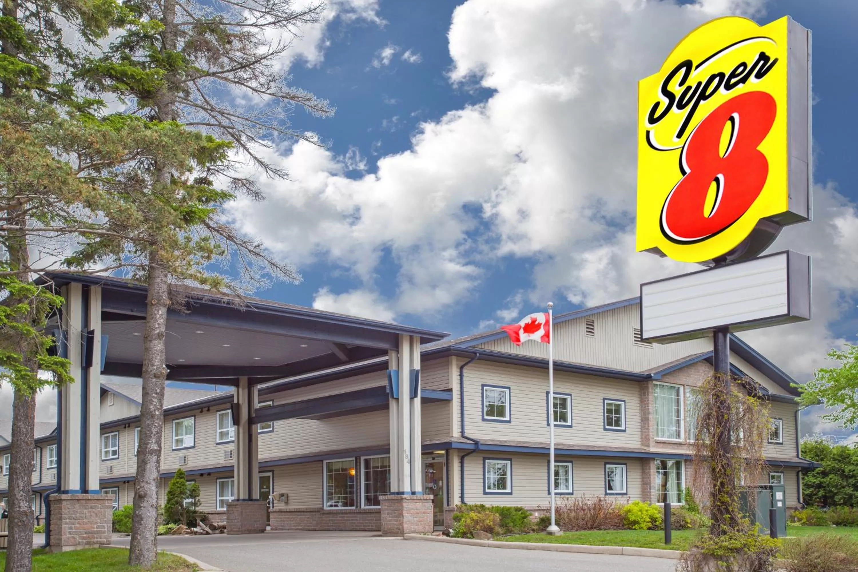 Facade/entrance in Super 8 by Wyndham Sault Ste Marie On