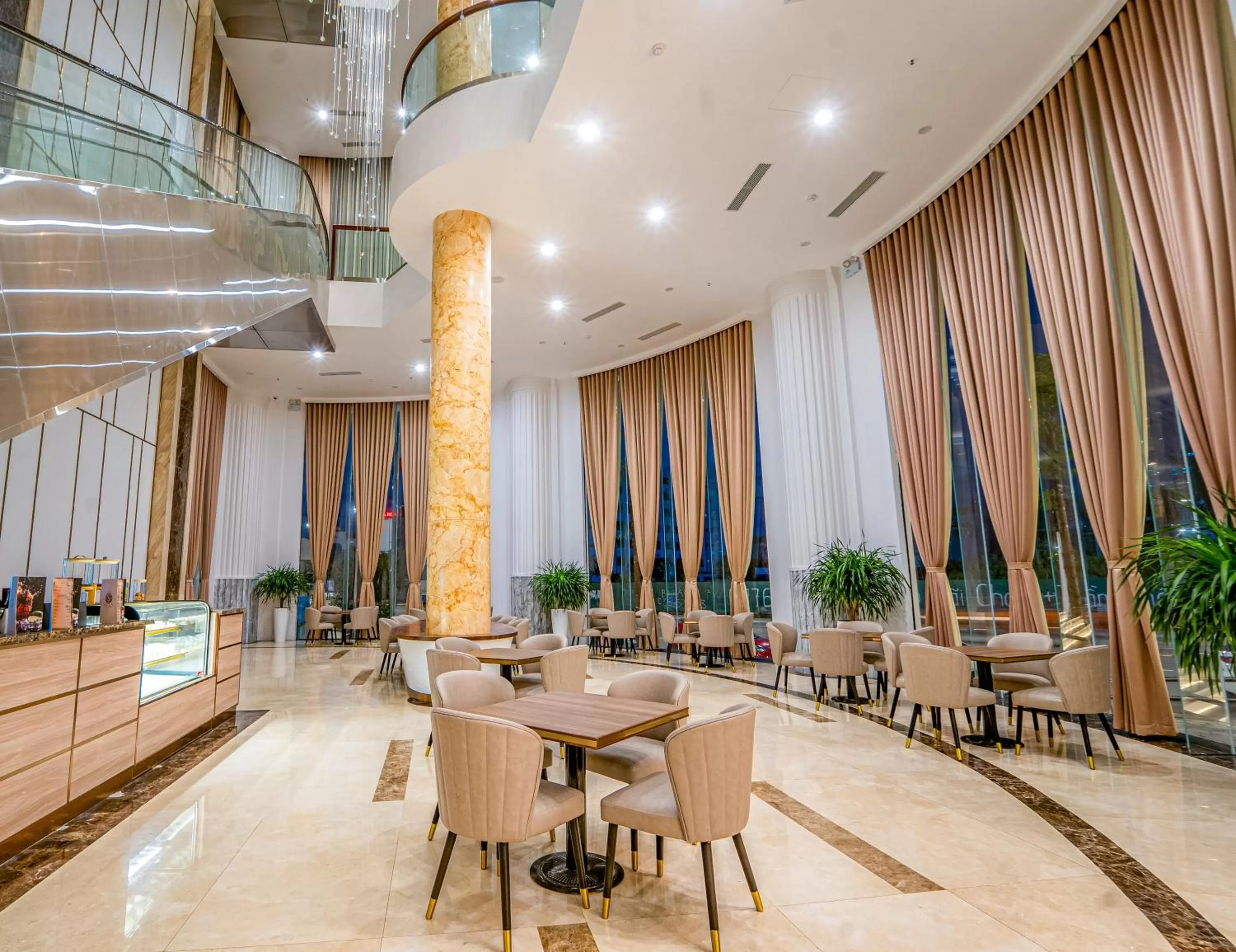 Lounge or bar in Paddington Hotel Halong Bayview