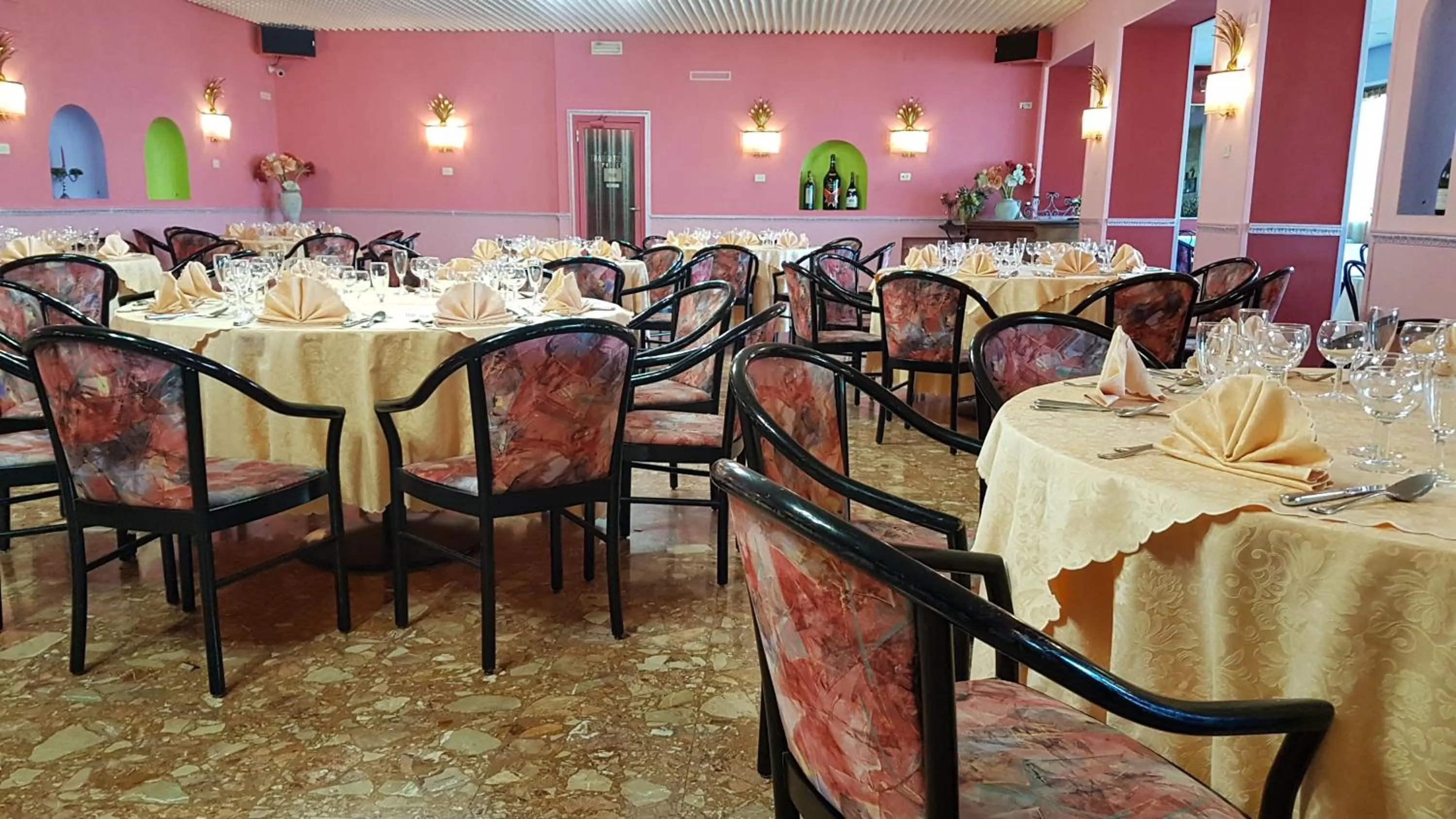 Restaurant/places to eat in Grande Albergo Abruzzo