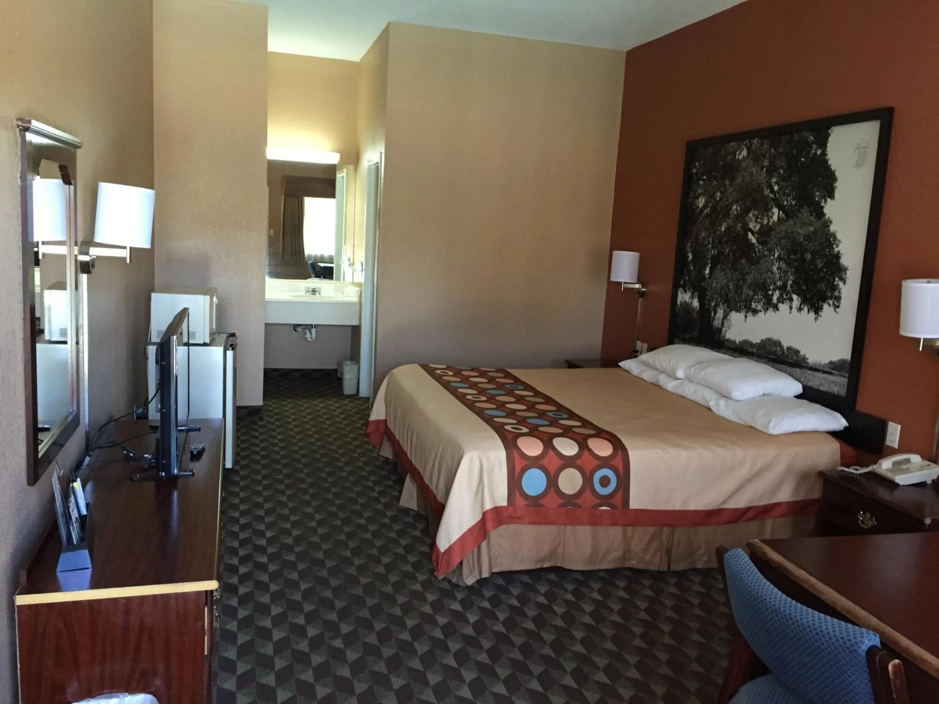 Photo of the whole room, Bed in Super 8 by Wyndham Bastrop TX