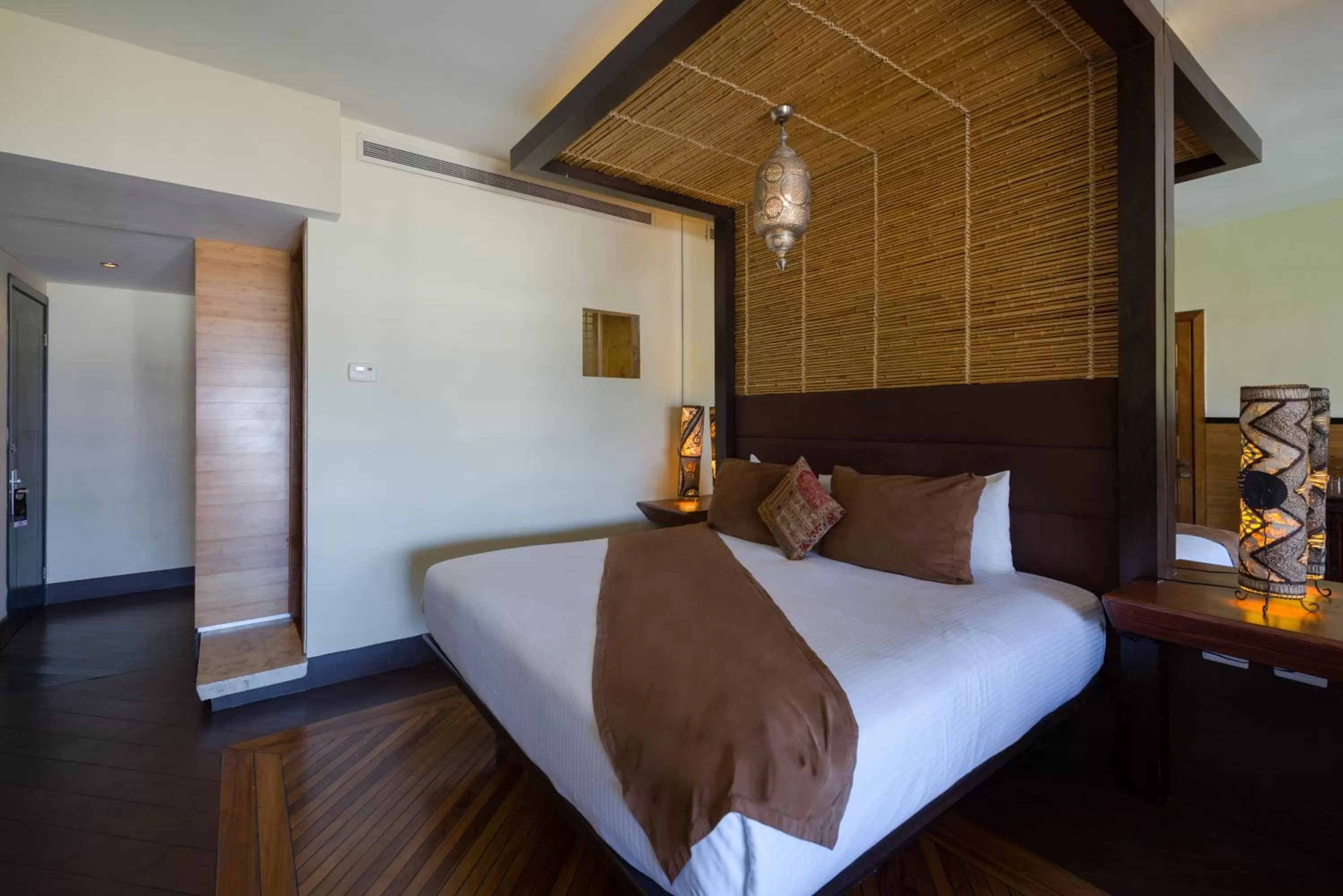 Photo of the whole room, Bed in La Divina by Aldea Thai