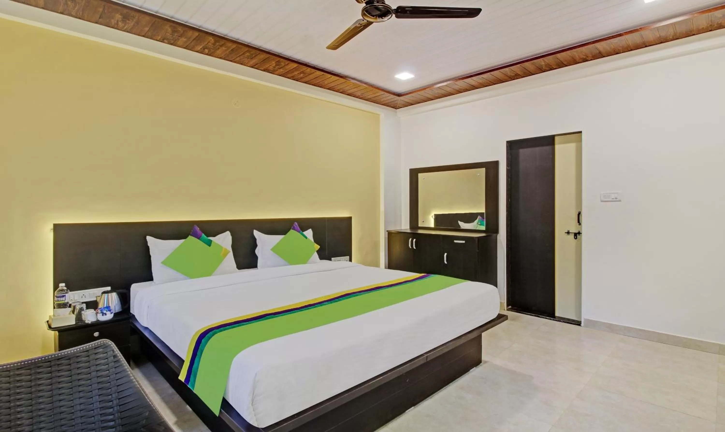 Bed in Treebo Trend Raaya Regency