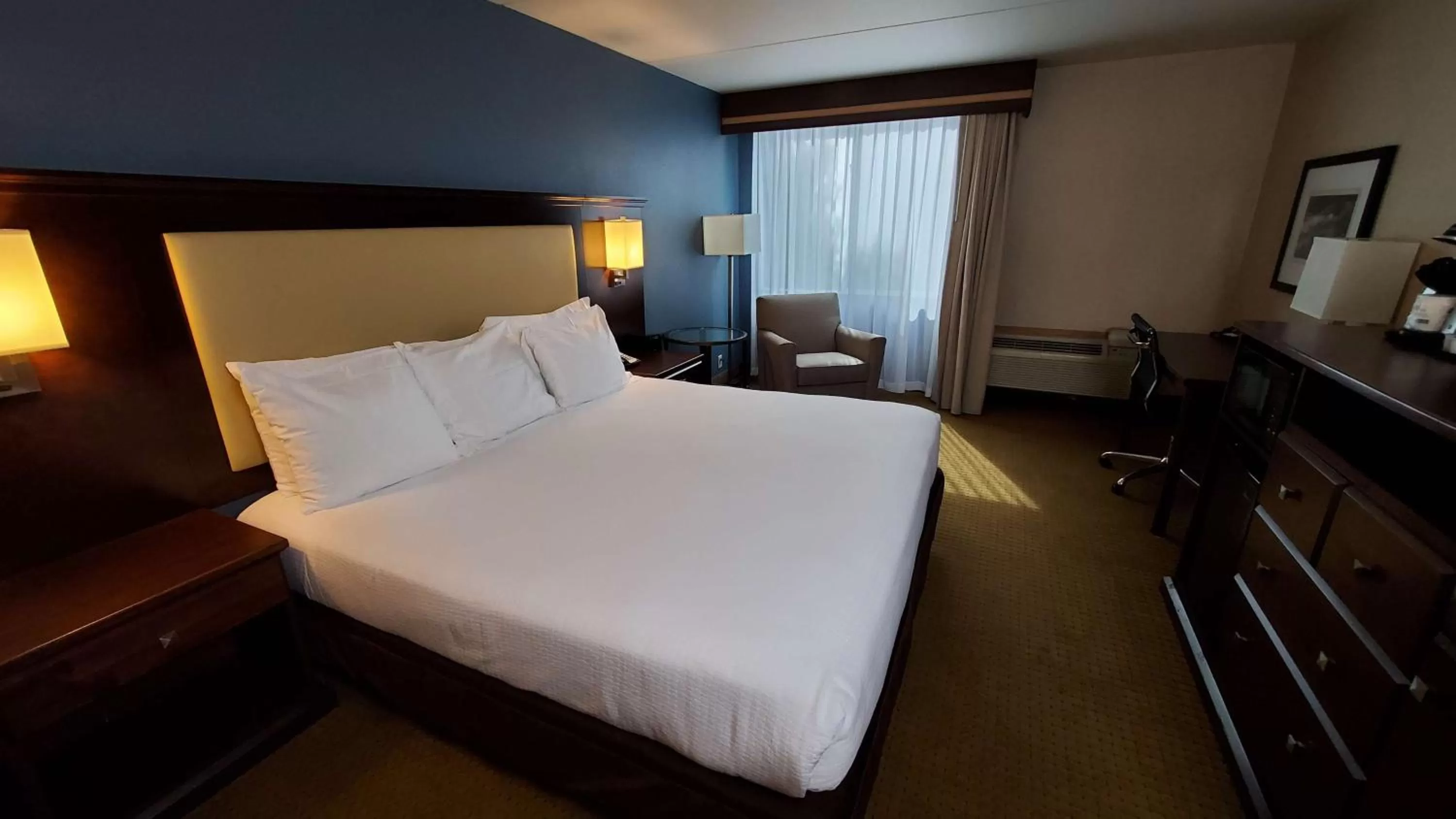 King Room with Roll-in Shower - Disability Access - Non-smoking in Best Western Plus Coeur d'Alene Inn
