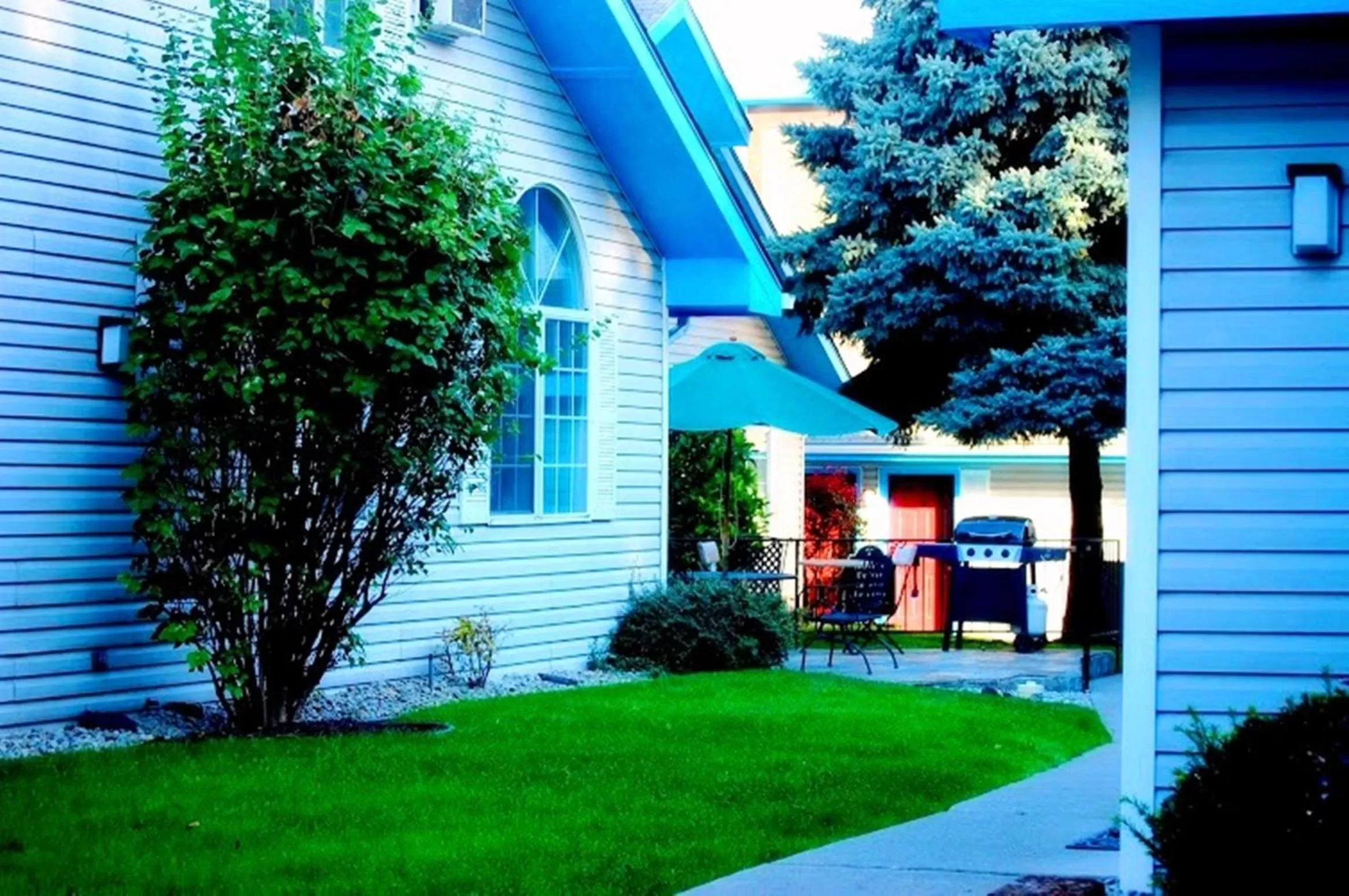 Patio, Property Building in Turning Leaf Townhome Suites