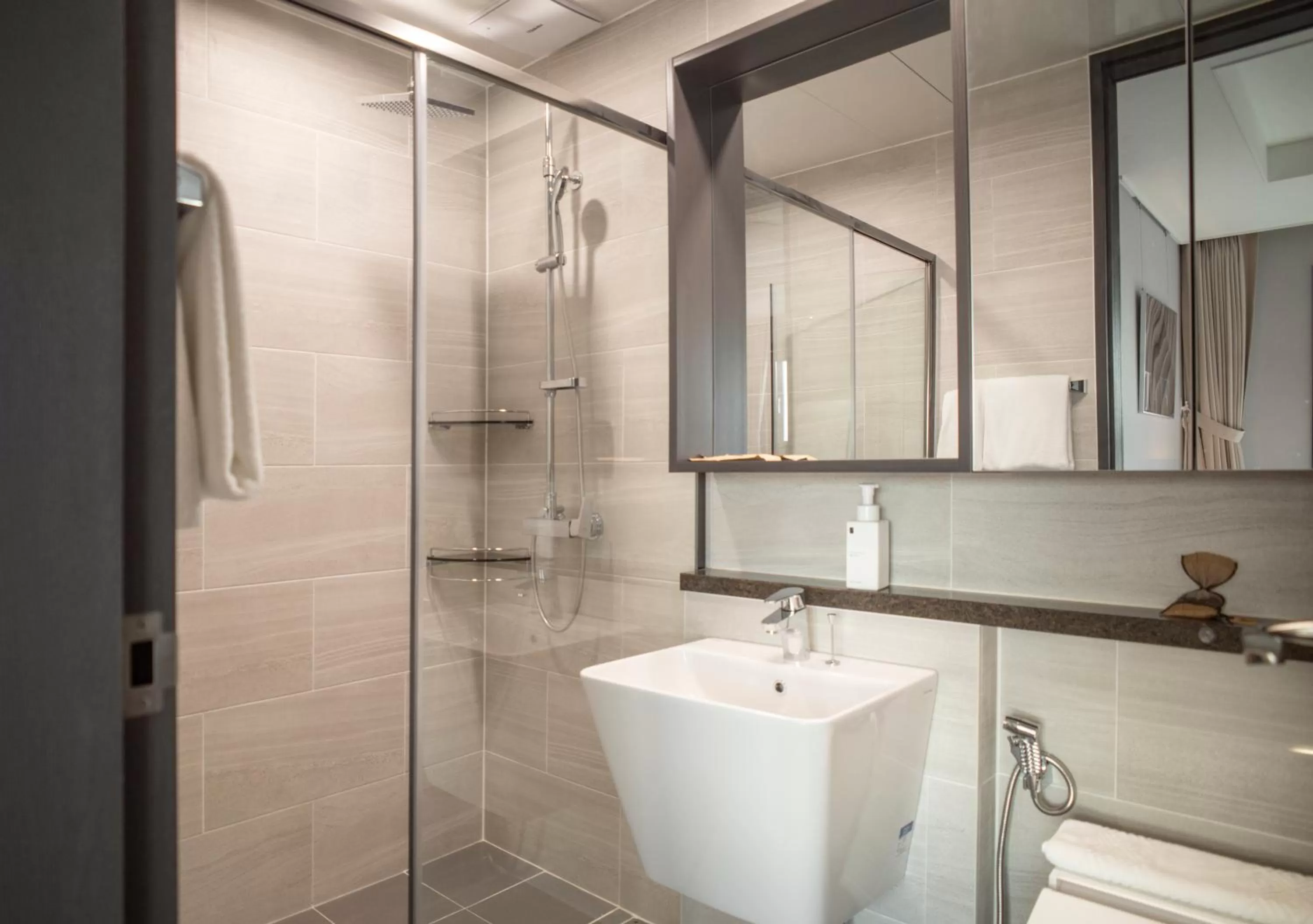 Bathroom in Y Collection by UH FLAT Osiria