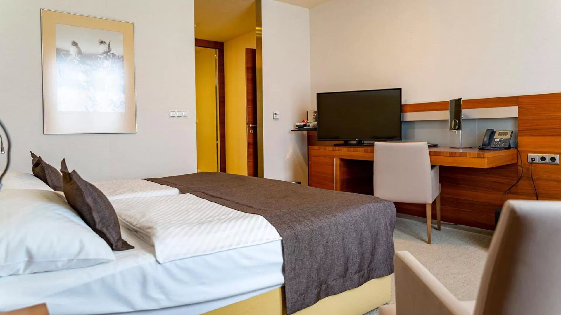 Bedroom, Bed in Hotel AquaCity Mountain View