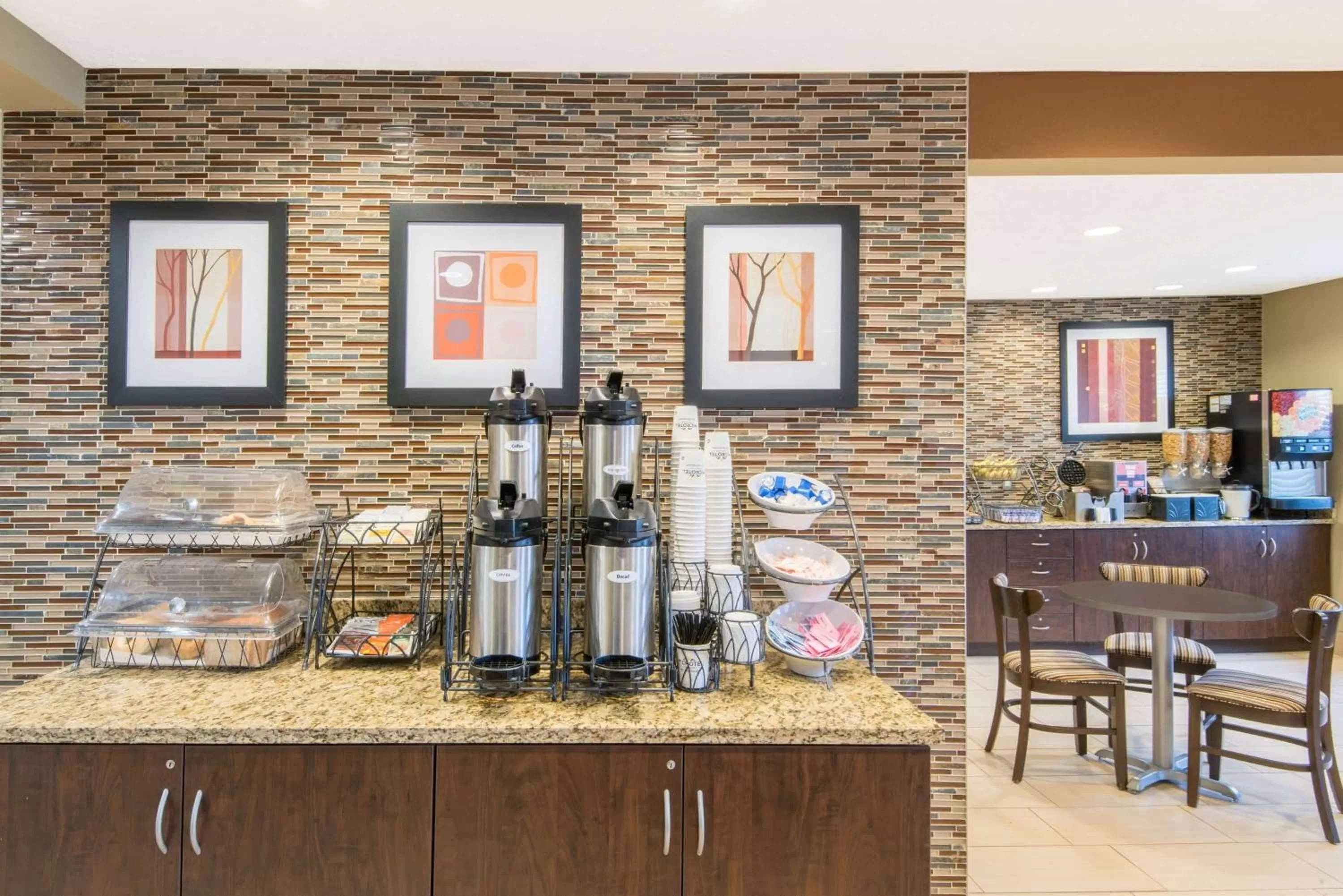 Restaurant/places to eat in Microtel Inn and Suites North Canton