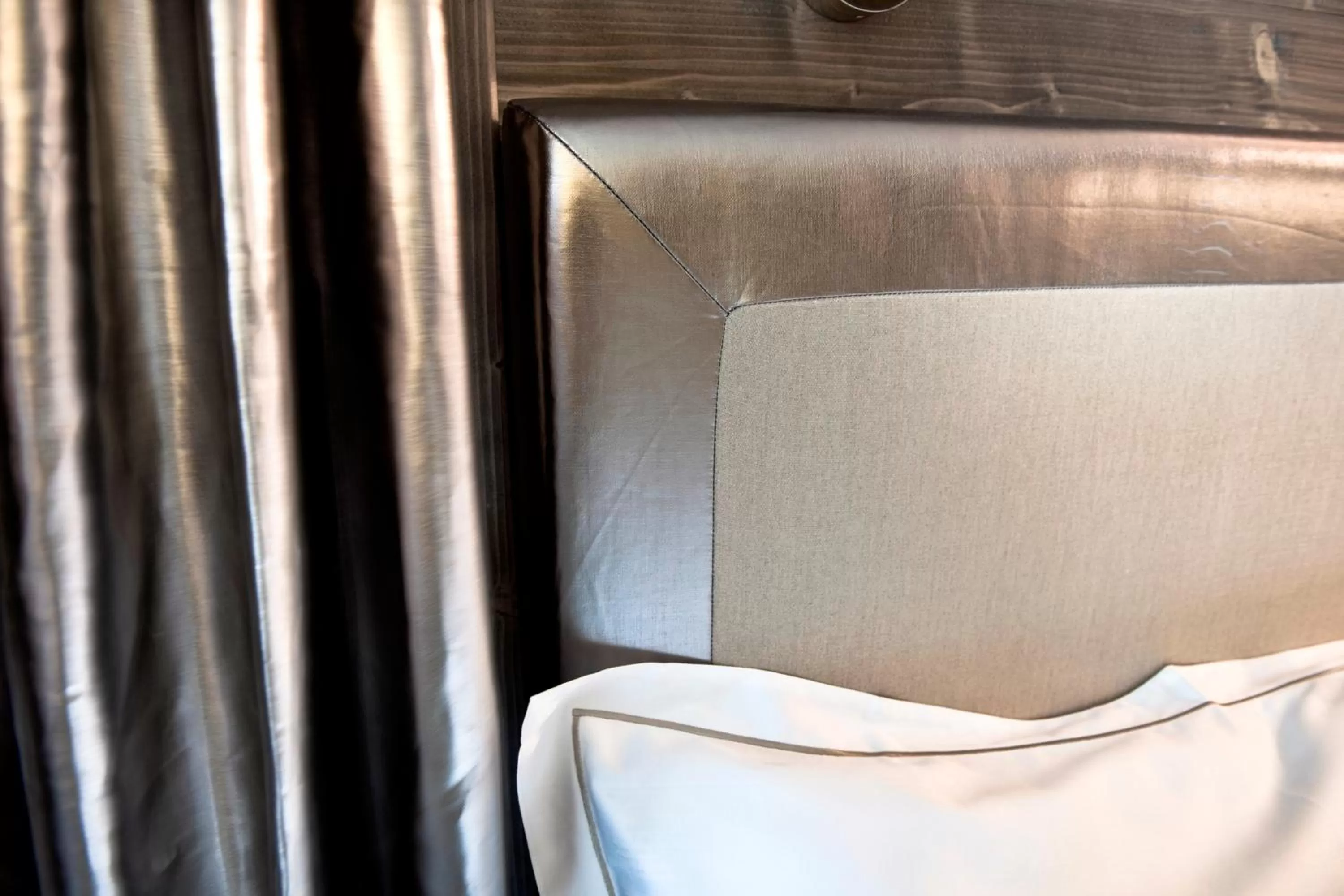 Decorative detail in Morosani Fiftyone - the room only Hotel