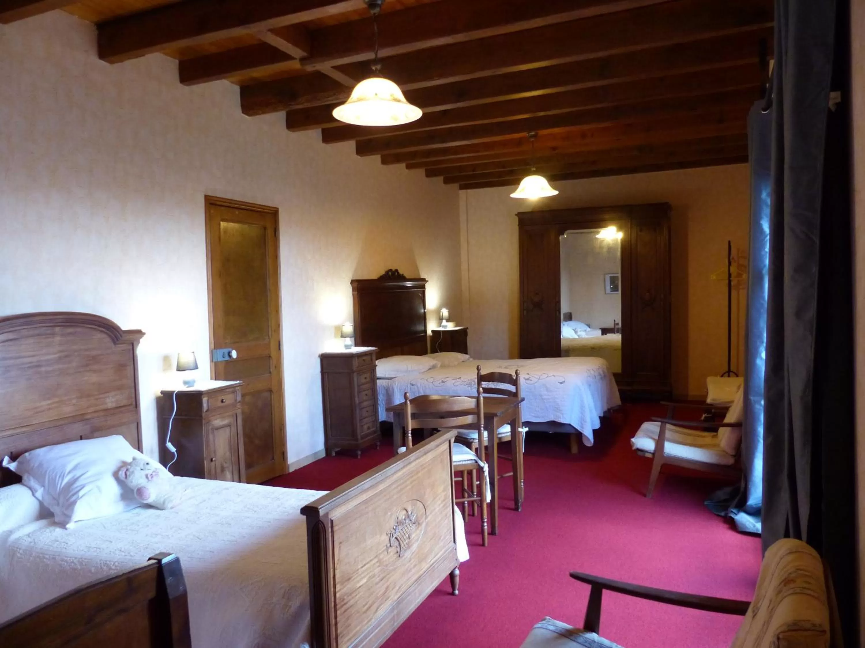 Quadruple Room with Shower in Domaine Saint-Louis