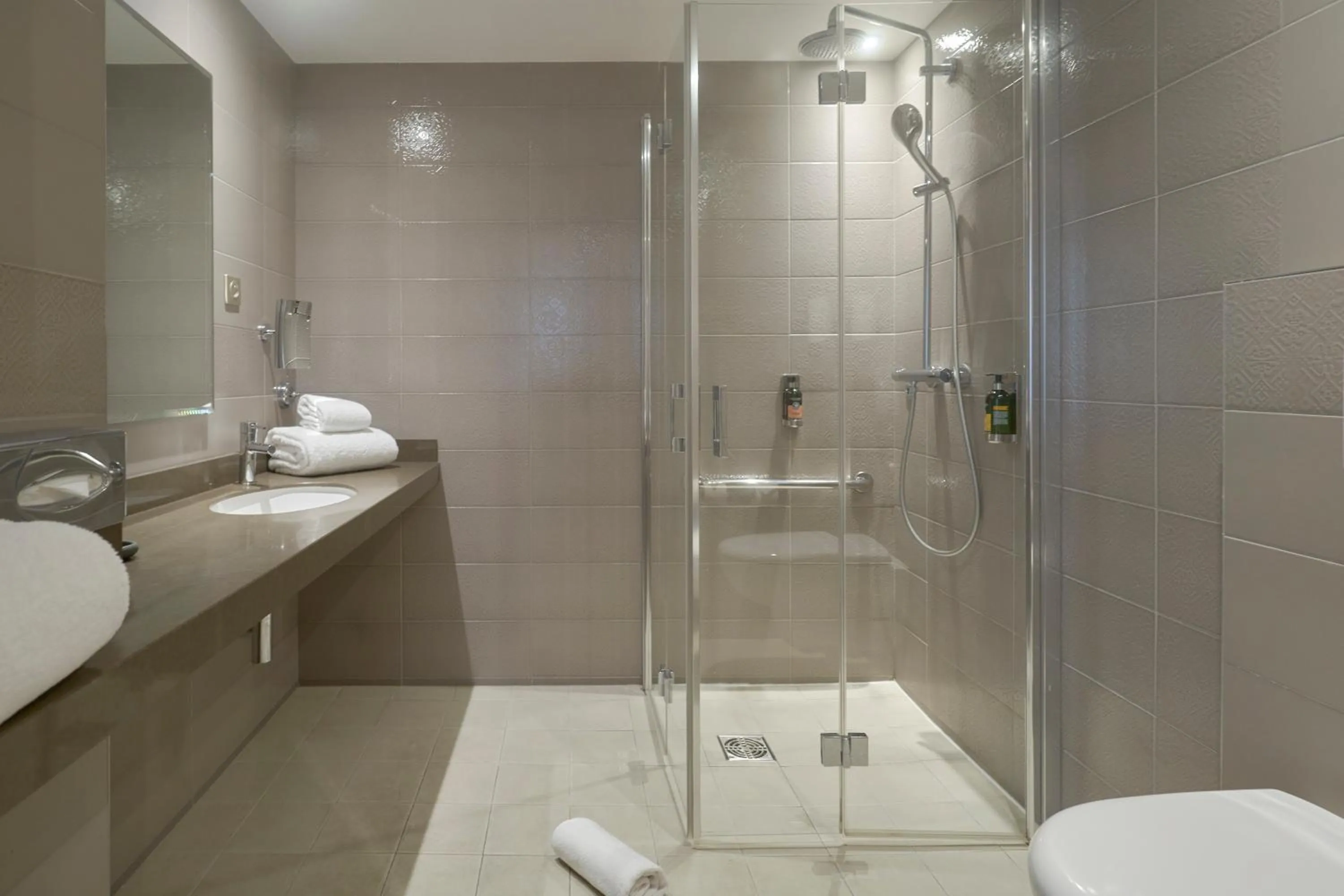 Bathroom in Hôtel Vic Eiffel