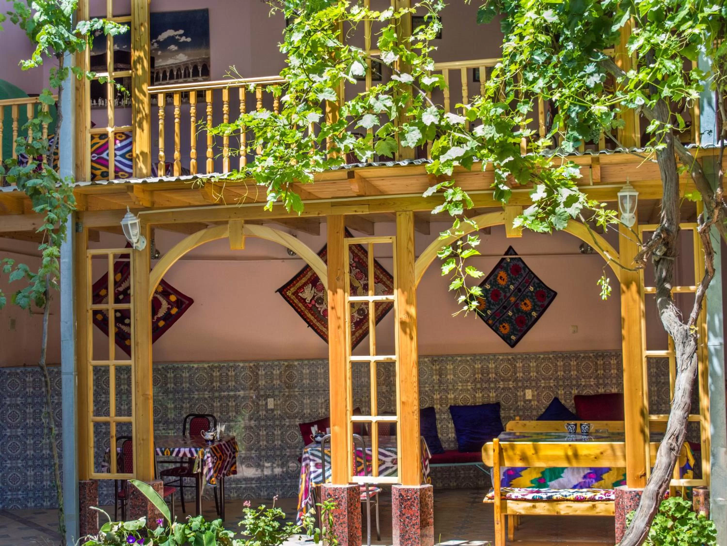 Garden in Jahongir Guest House