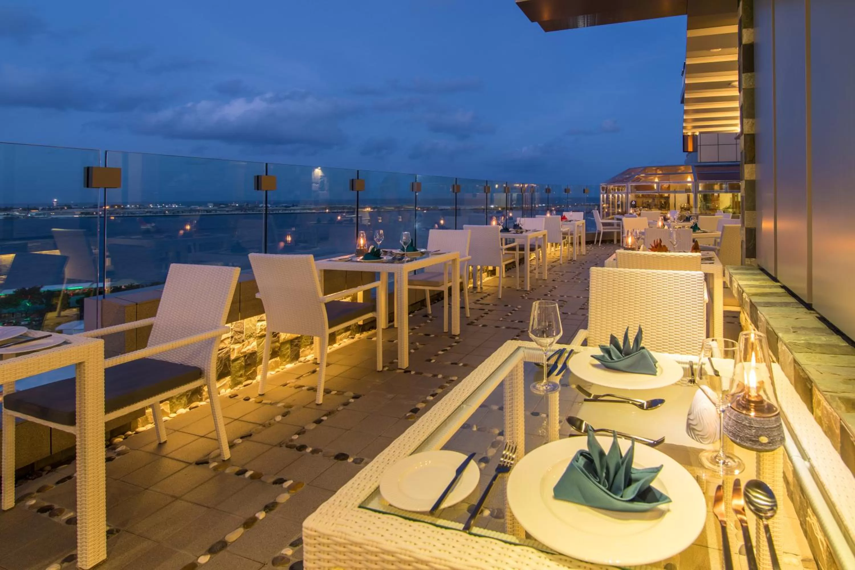 Restaurant/places to eat in Samann Grand