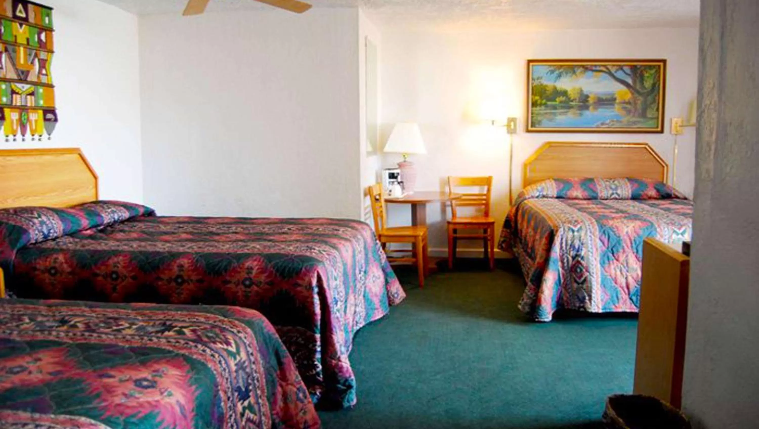 Photo of the whole room, Bed in Marianna Inn Panguitch