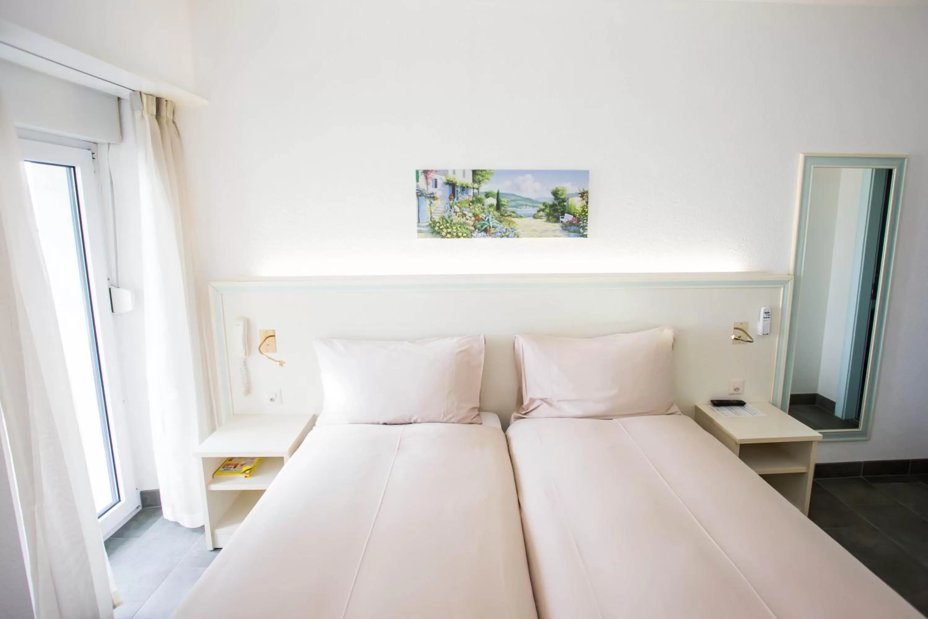 Bed in Hôtel du Port