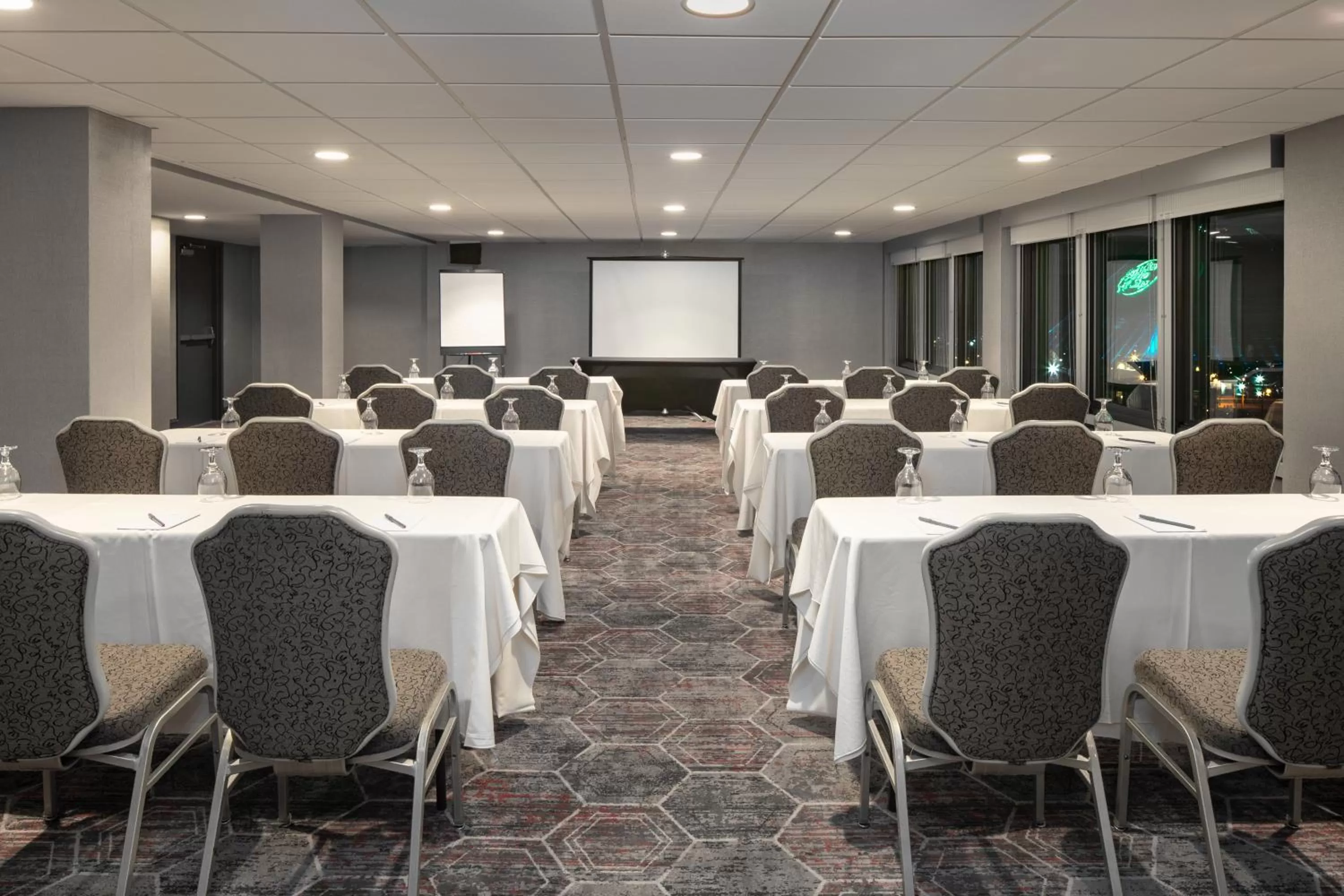 Meeting/conference room in Crowne Plaza Memphis Downtown by IHG