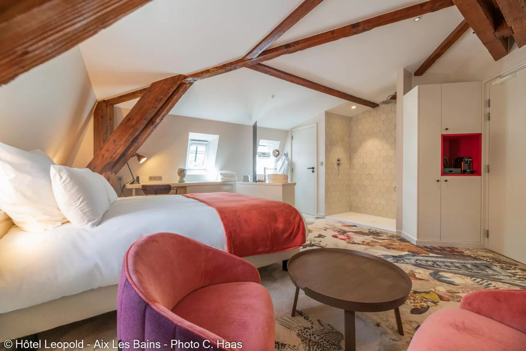 Bathroom, Bed in Belle Epoque