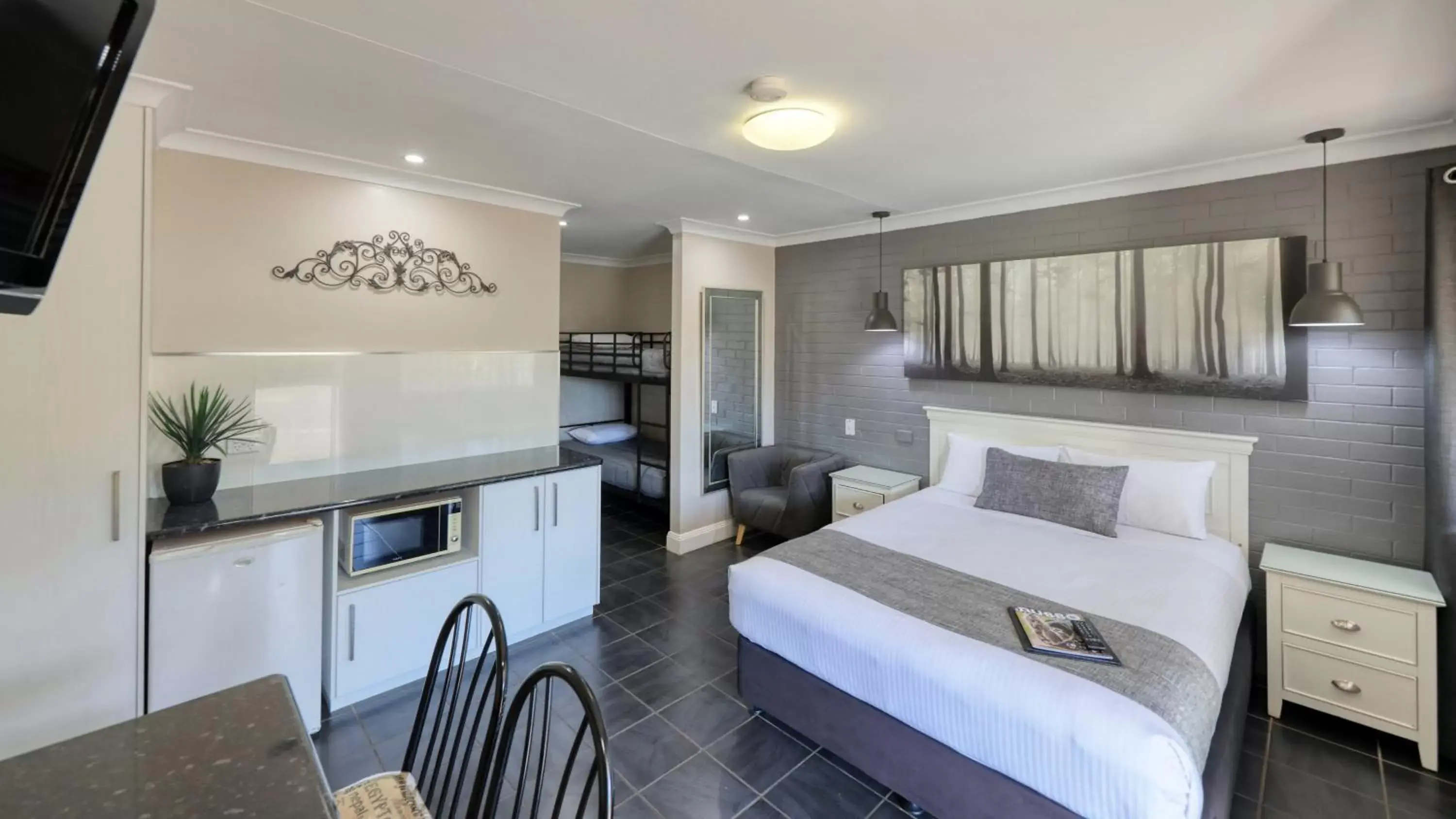 Superior Queen Room in Country Leisure Motor Inn Superior Queen Room in Country Leisure Motor Inn