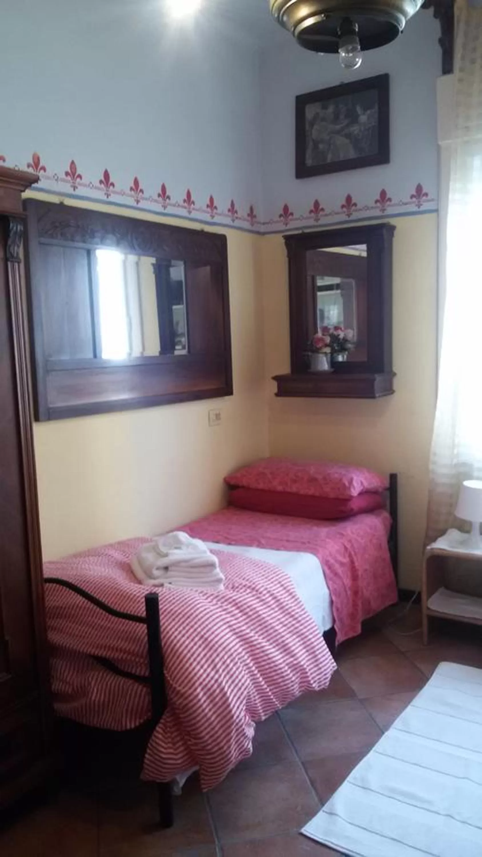 Twin Room with Private Bathroom in Villa Fiorita