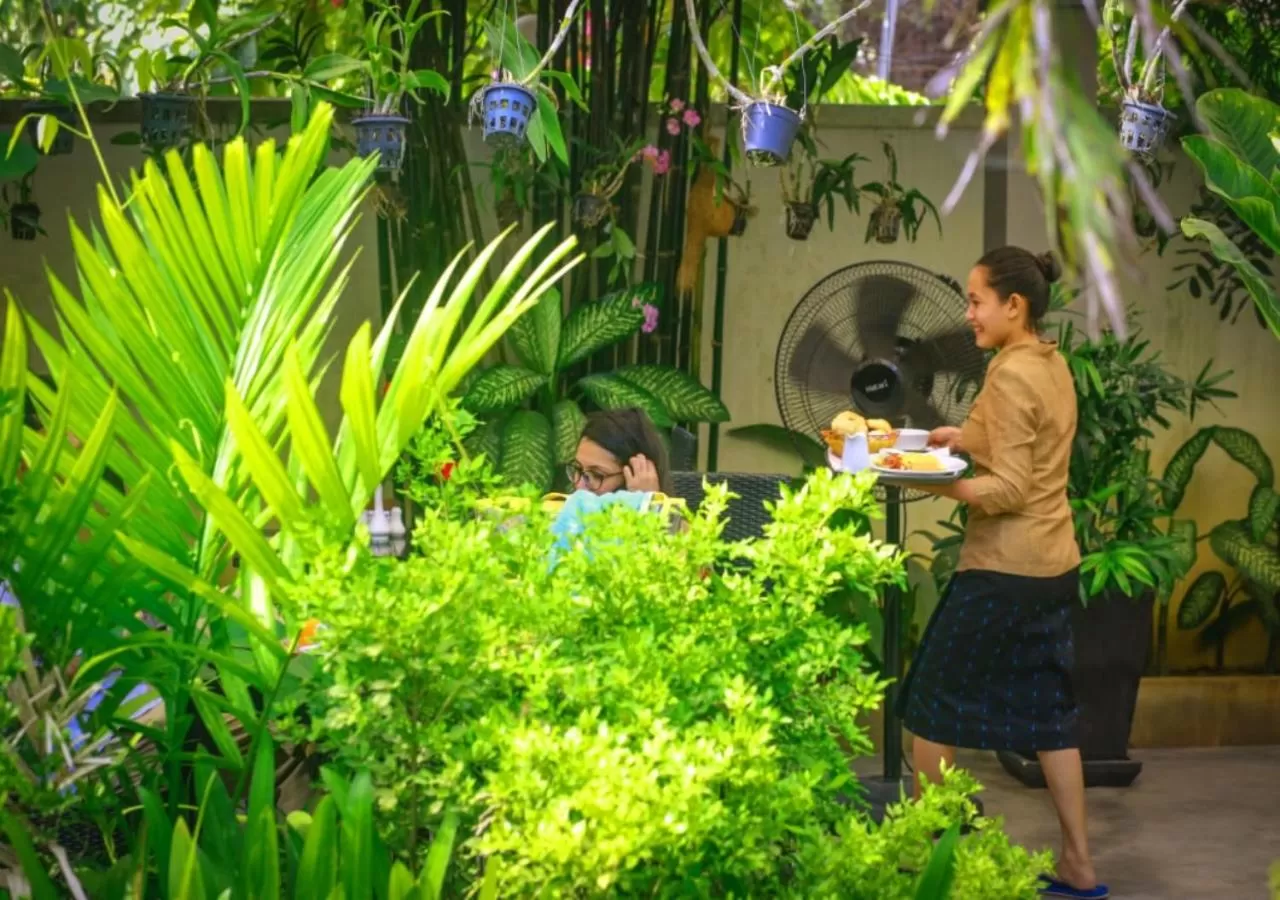 Restaurant/places to eat in Ladear Privilege Rooms