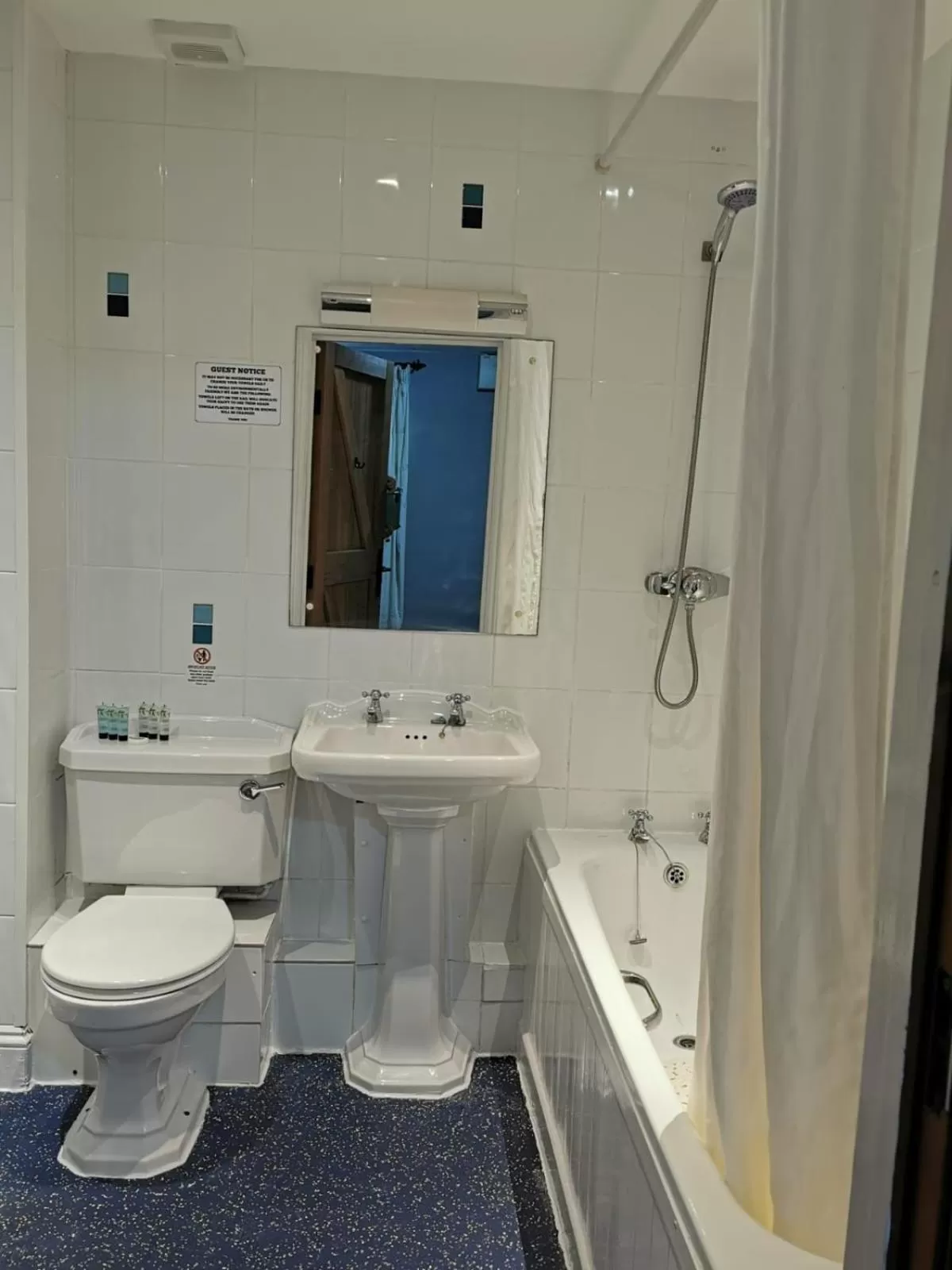 Bathroom in The Compasses Inn