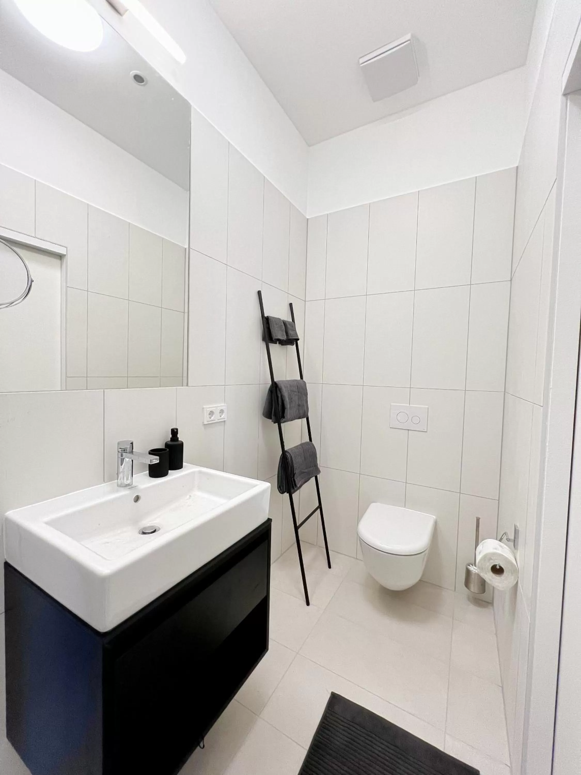 Toilet in Sissi West