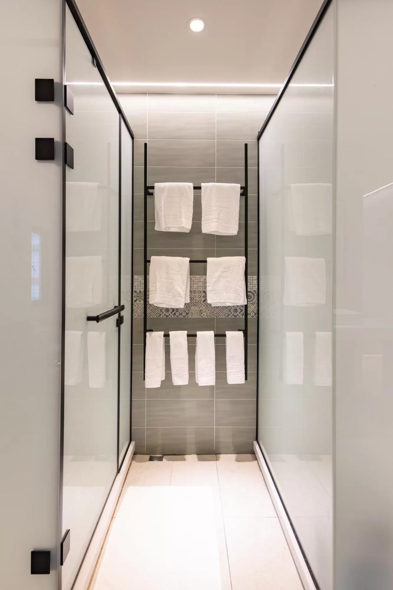 Shower in Beachcastle & Sea View Villa