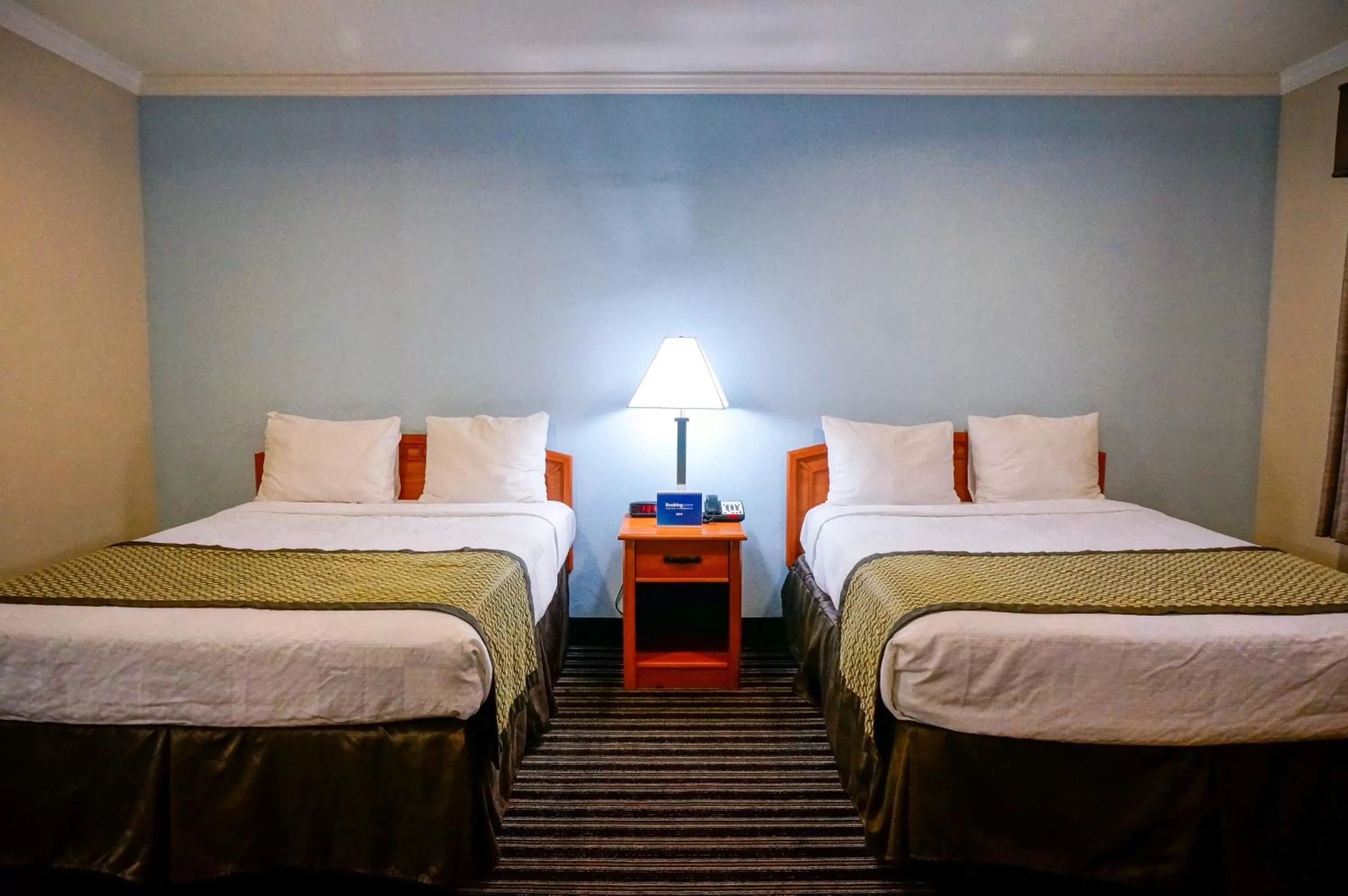 Bedroom, Bed in Hotel Parmani Near Stanford University