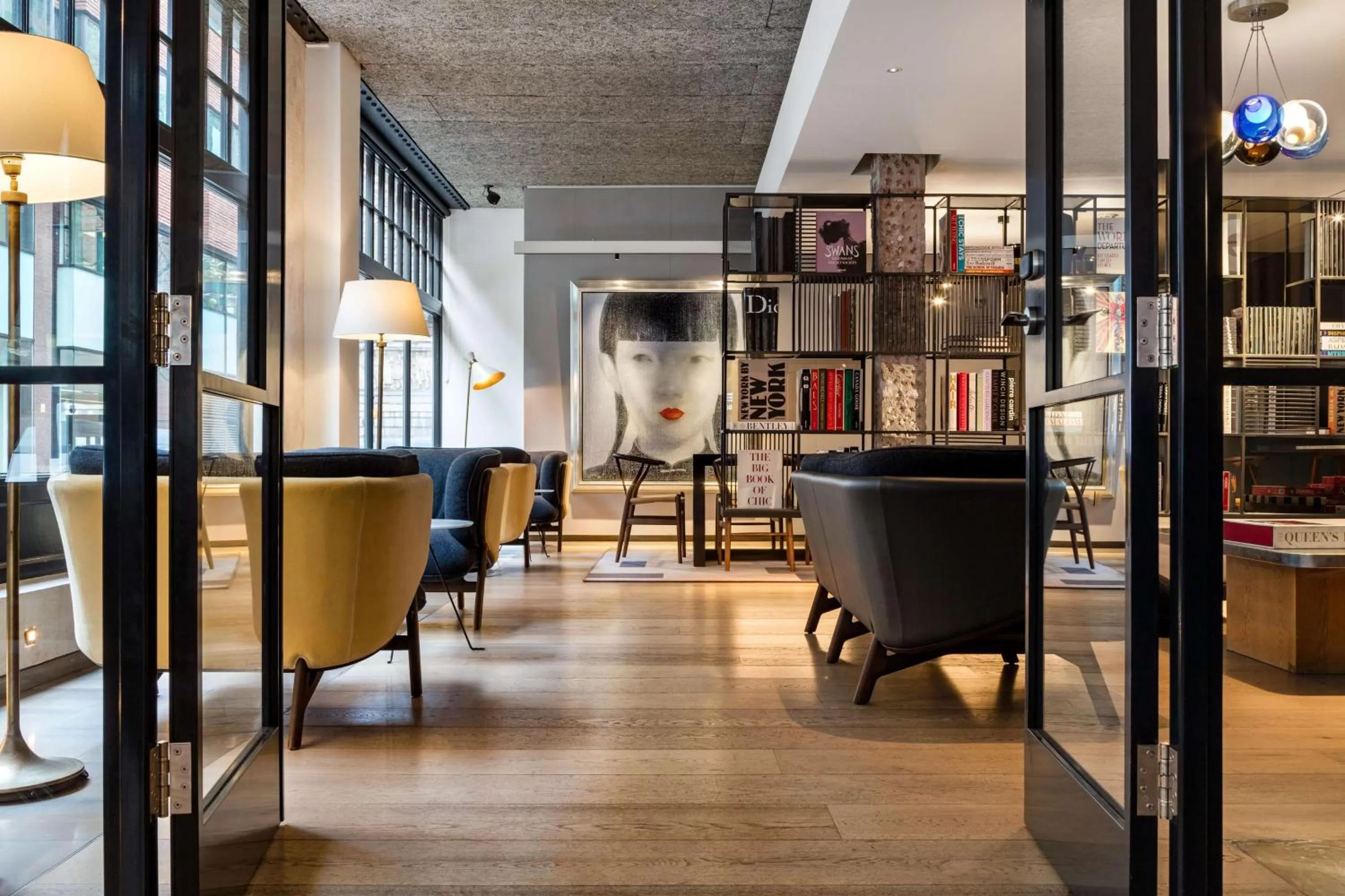 Lobby or reception in Radisson Blu Hotel, London Mercer Street