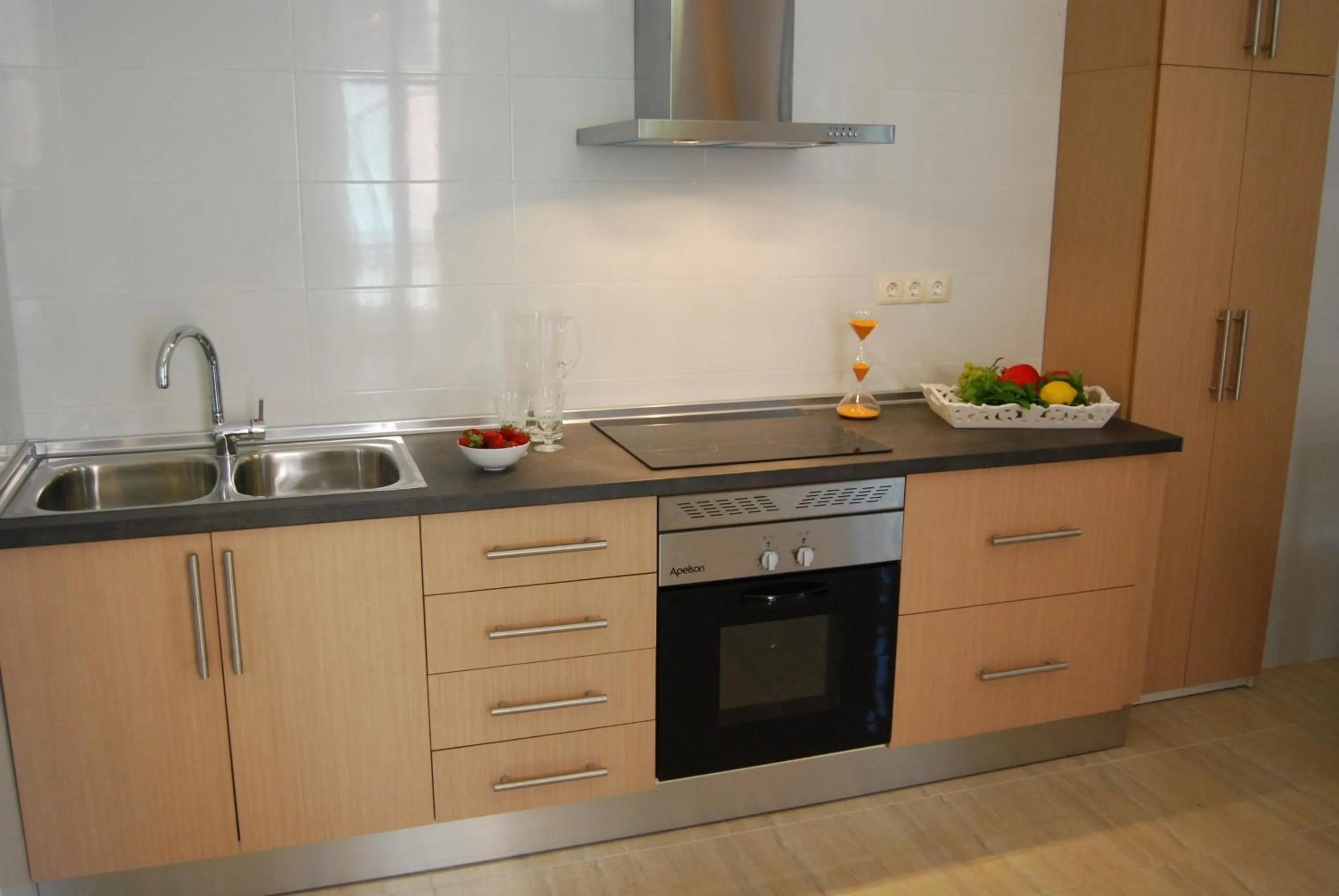 Kitchen or kitchenette in Life Apartments Alameda Colón