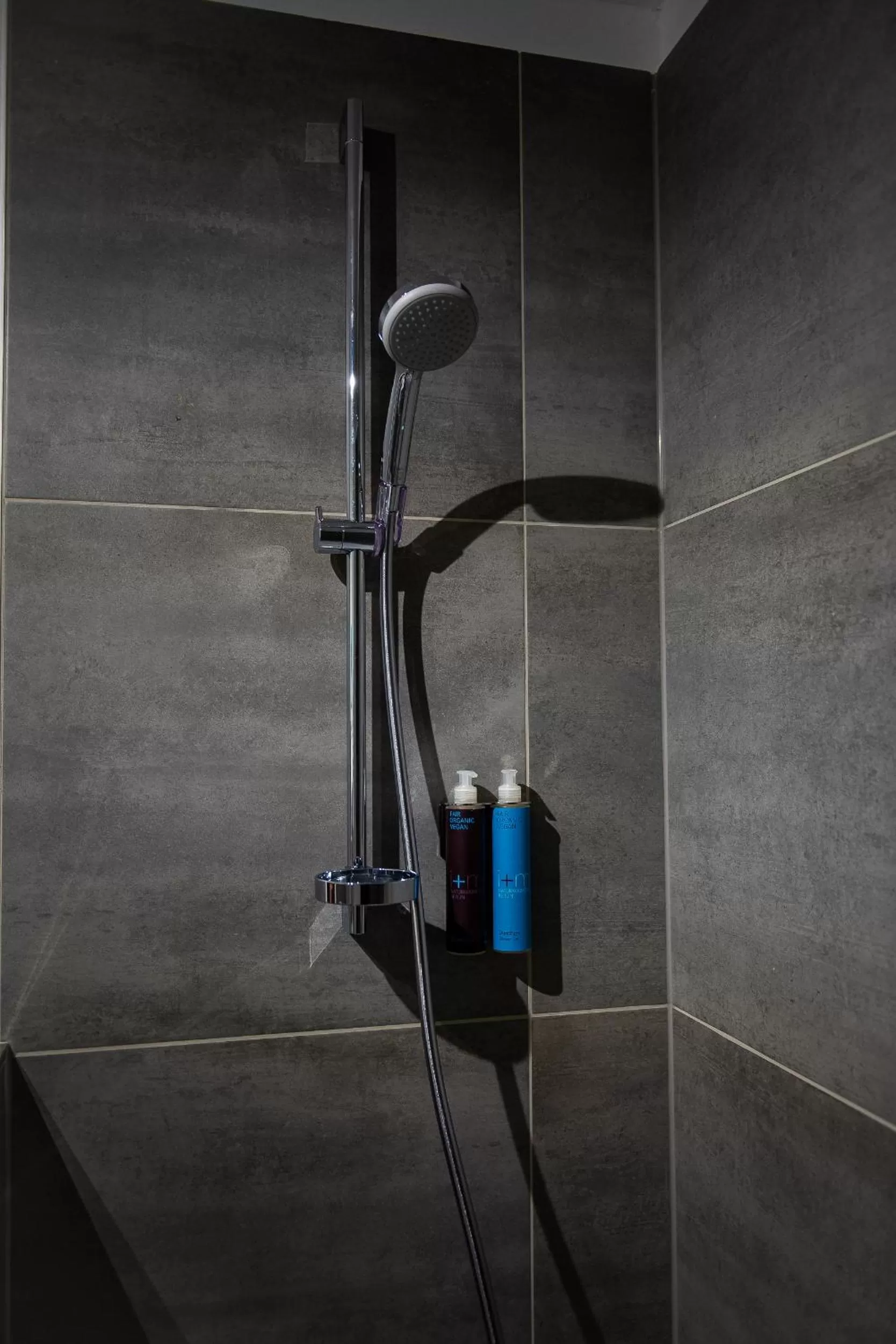 Shower in Urbn Dreams II