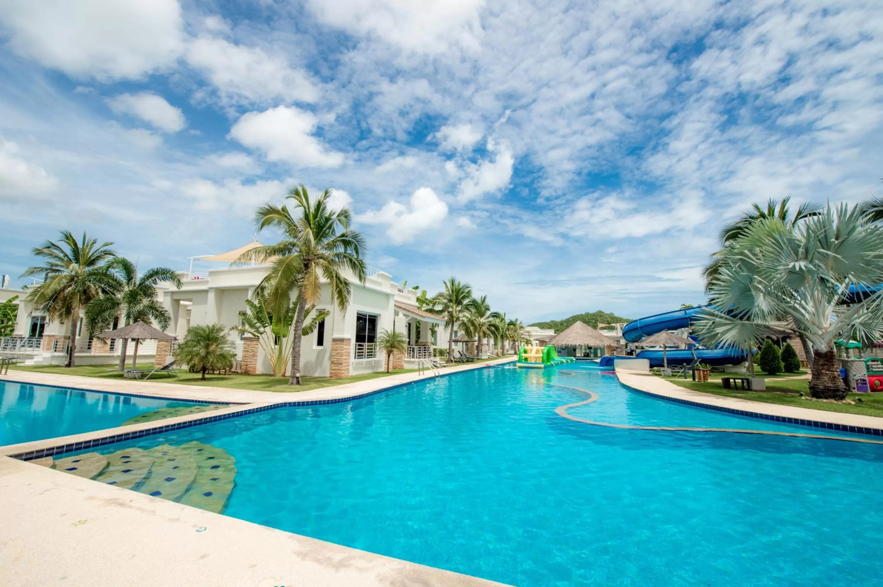 Area and facilities in Oriental Beach Pearl Resort
