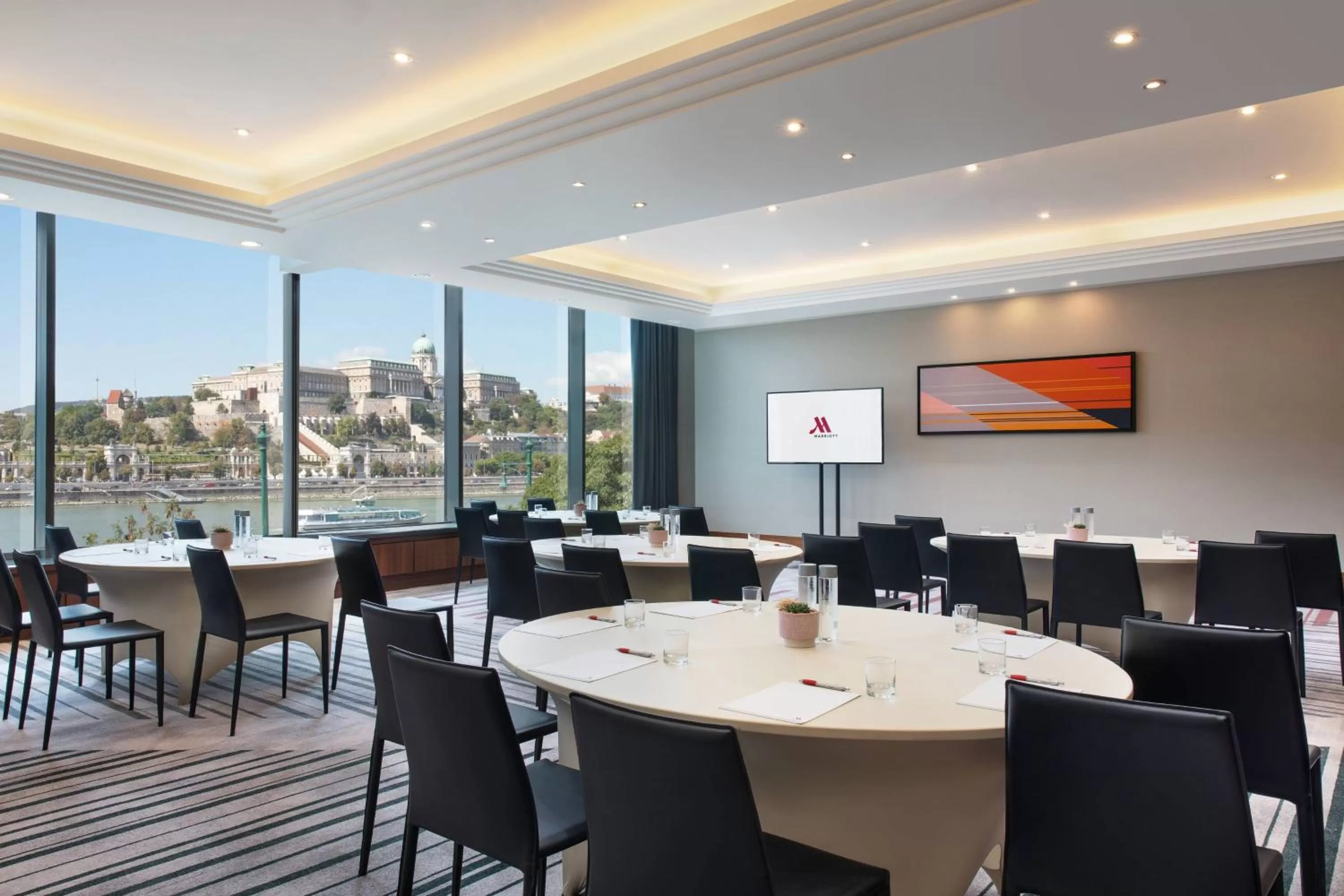 Lounge or bar in Budapest Marriott Hotel