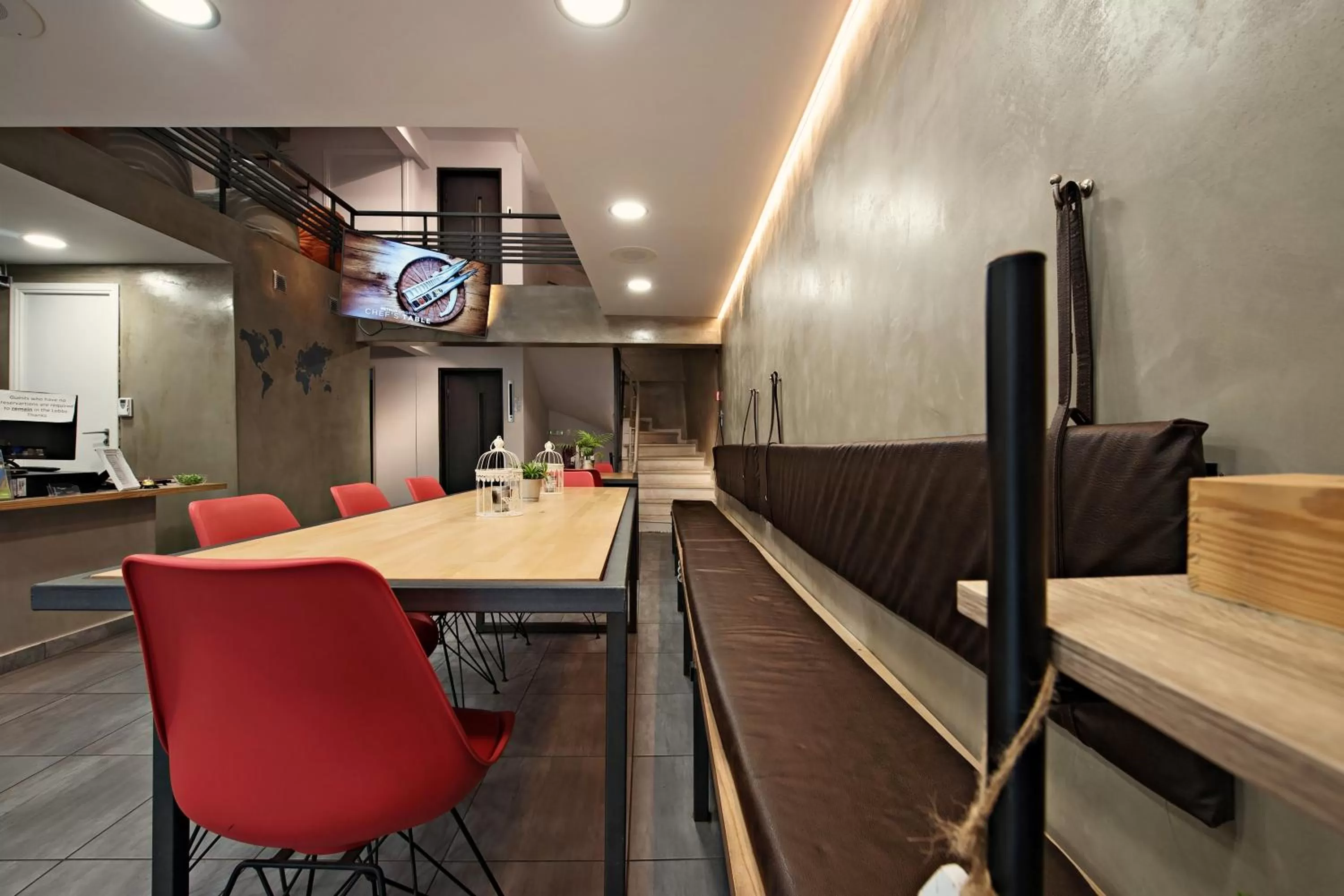 Communal lounge/ TV room in Bedbox Hostel