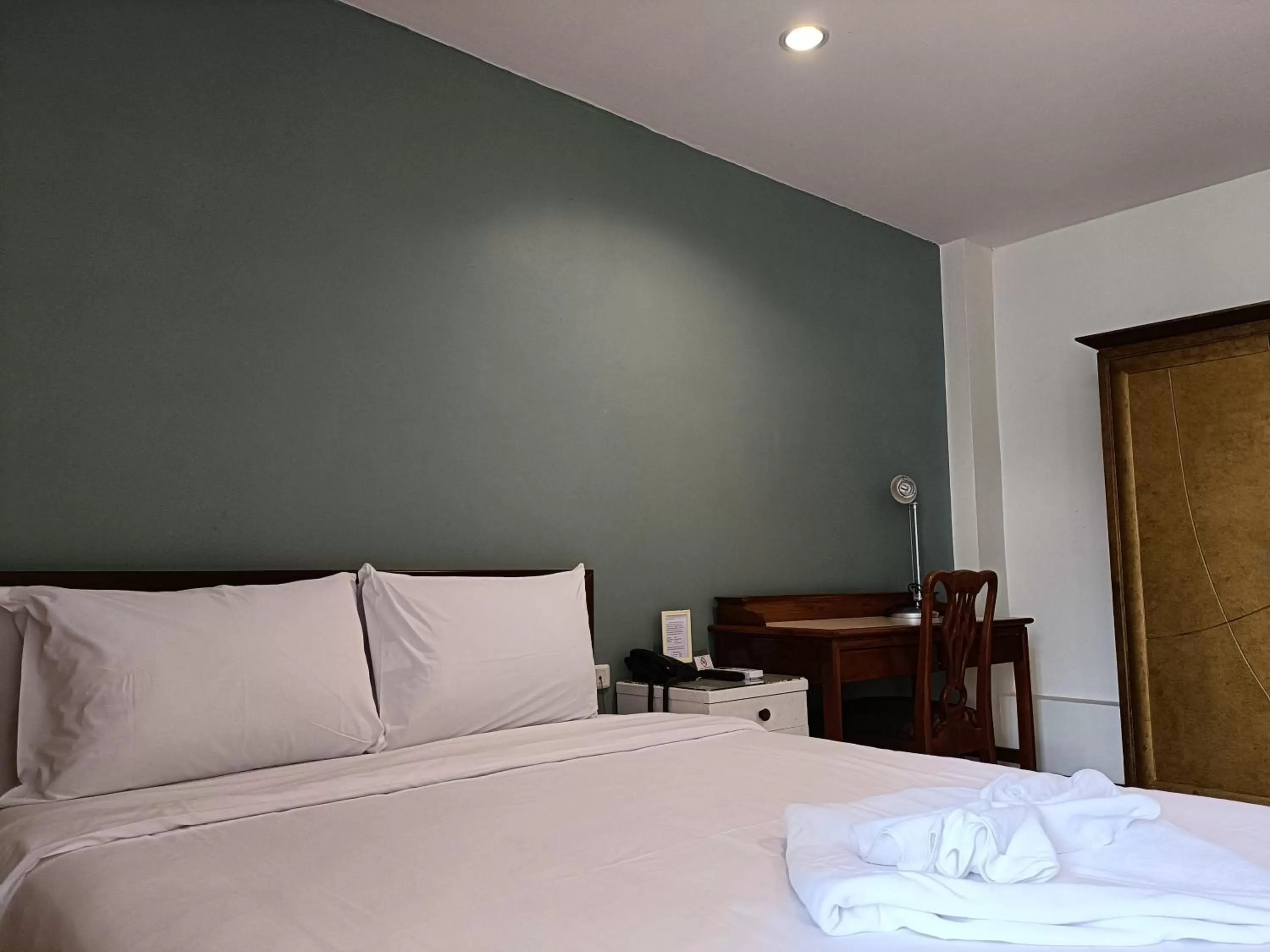 Bed in JL Bangkok Hotel