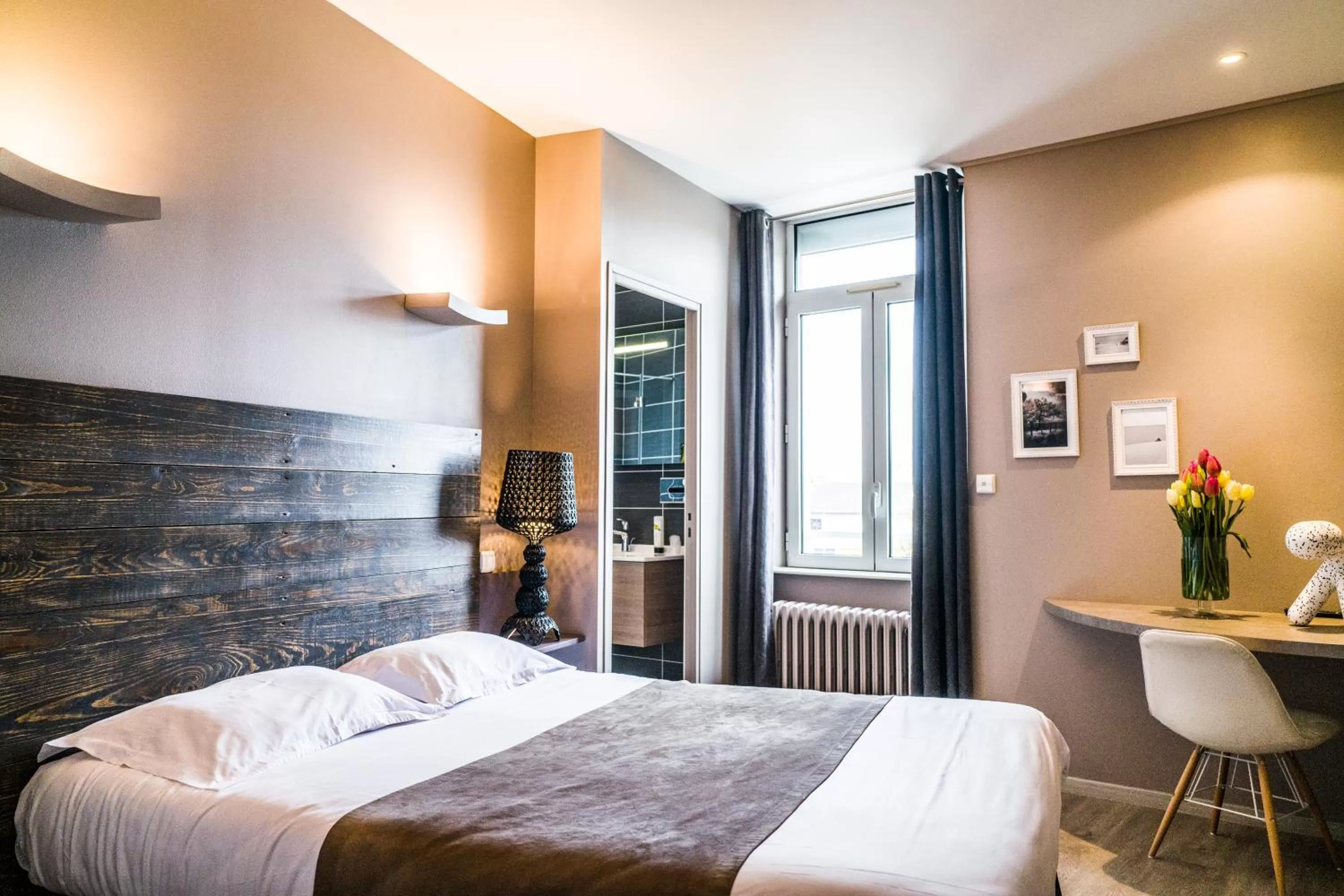 Bedroom, Bed in Logis Hôtel-Restaurant Le Commerce