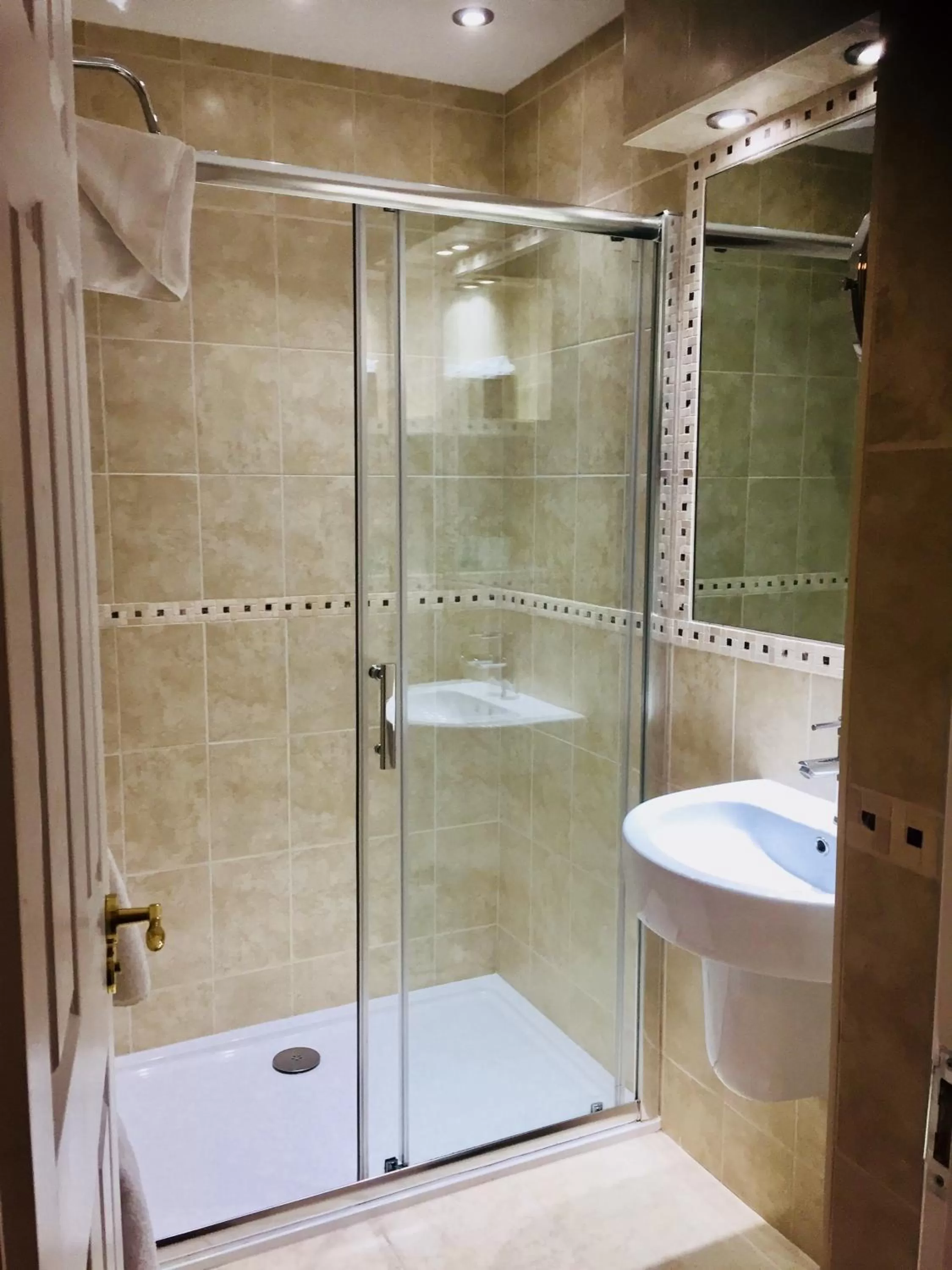 Bathroom in Burlington Hotel, BW Premier Collection by Best Western