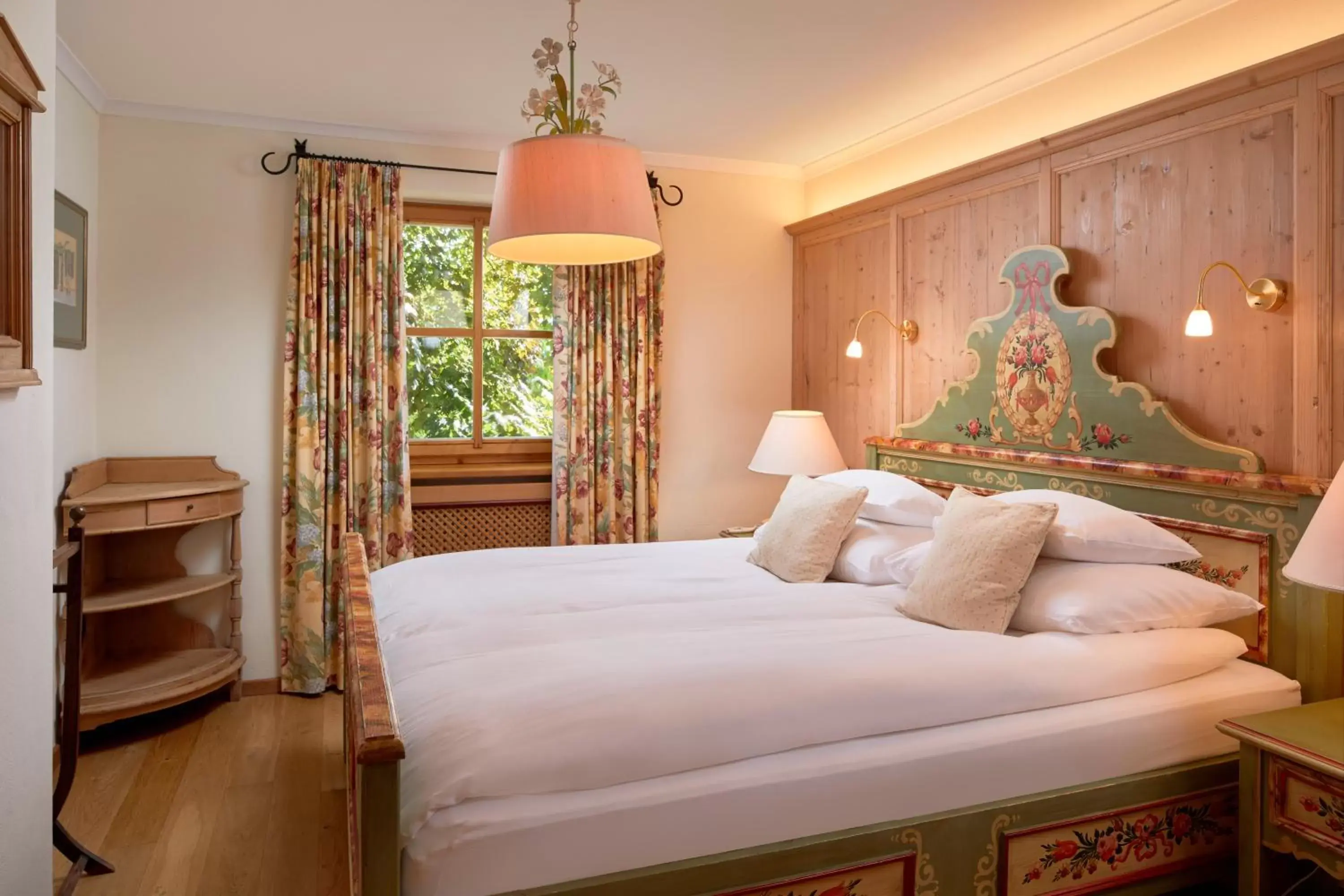 Two-Bedroom Family Apartment with Balcony in Landsitz Römerhof - Hotel Apartments Two-Bedroom Family Apartment with Balcony in Landsitz Römerhof - Hotel Apartments