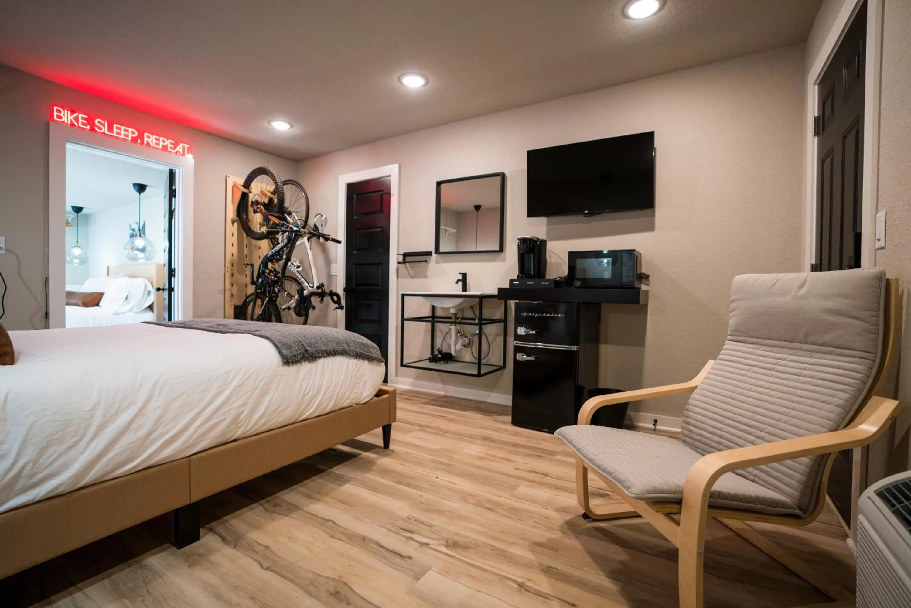 TV and multimedia, Bed in The Bike Inn