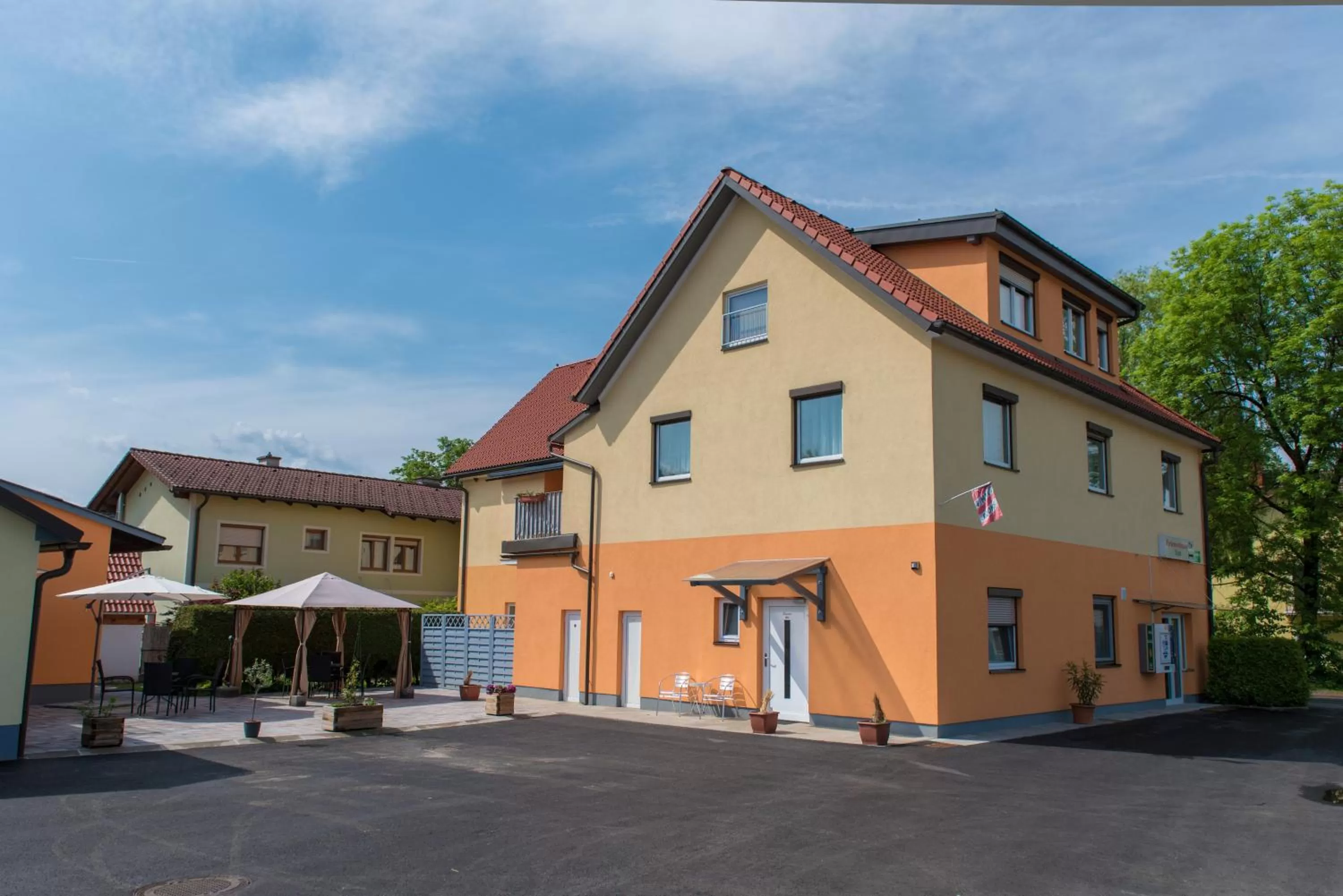 Ferienwohnungen und Zimmer Yassi