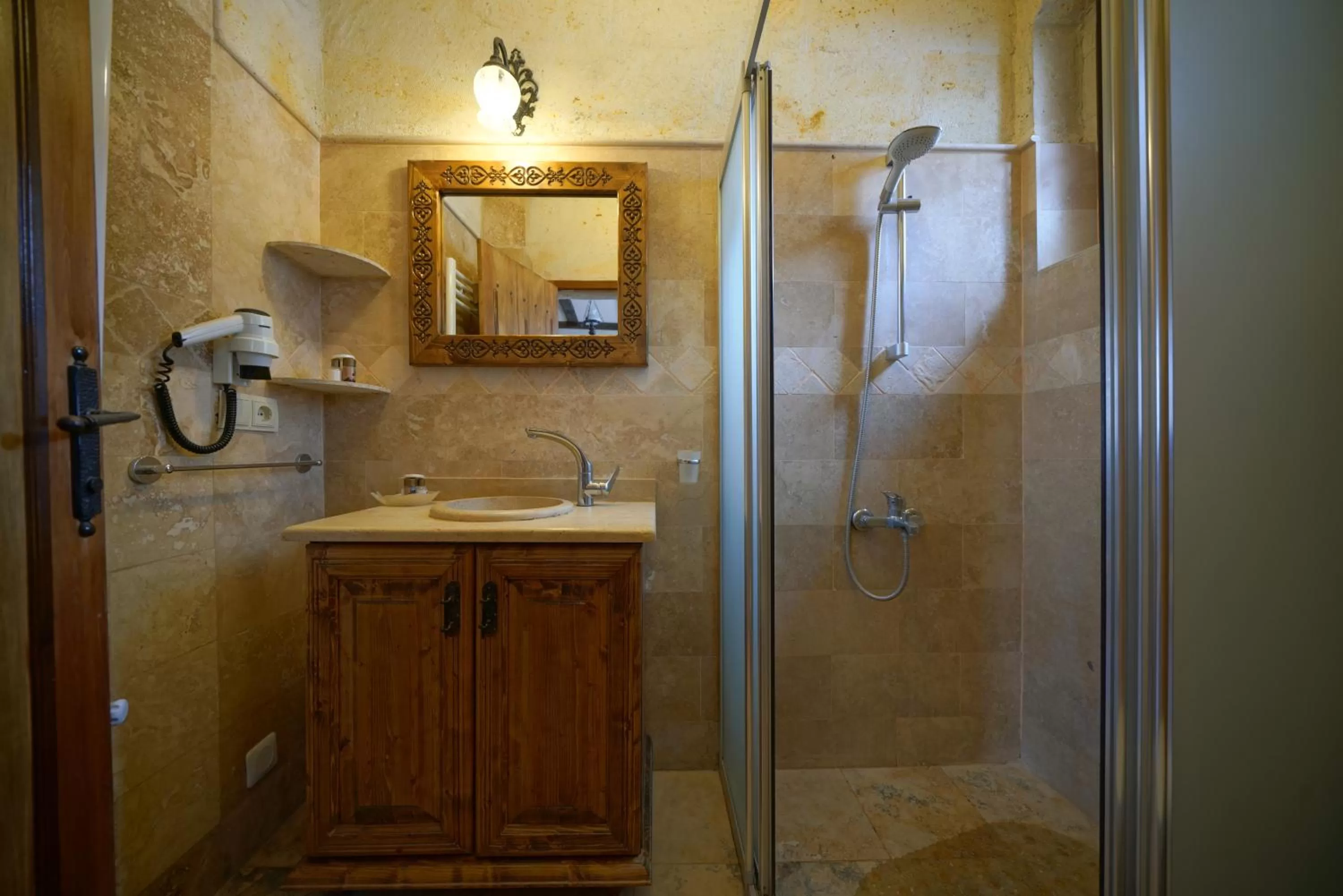 Bathroom in Vista Cave Hotel