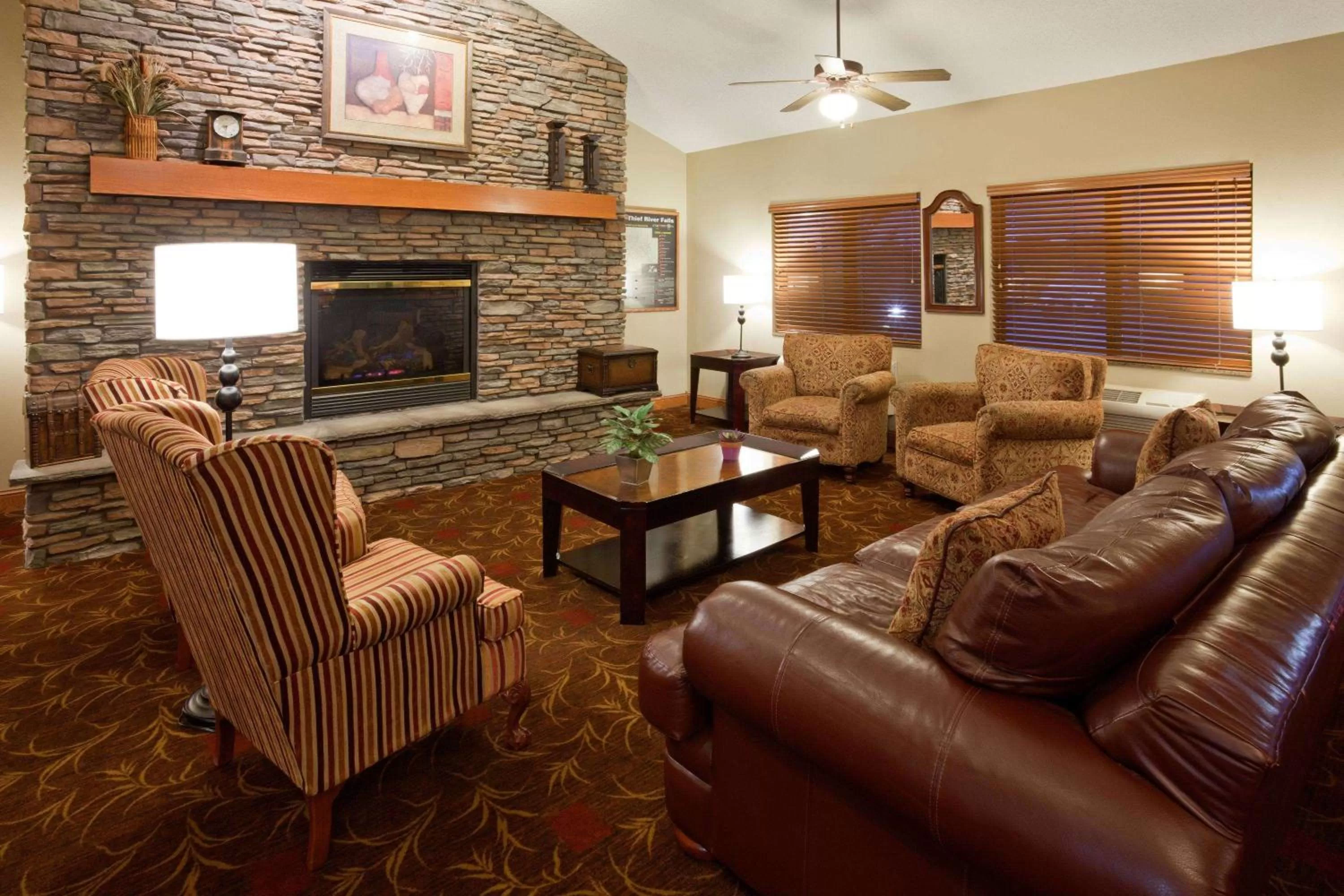 Lobby or reception in AmericInn by Wyndham Thief River Falls