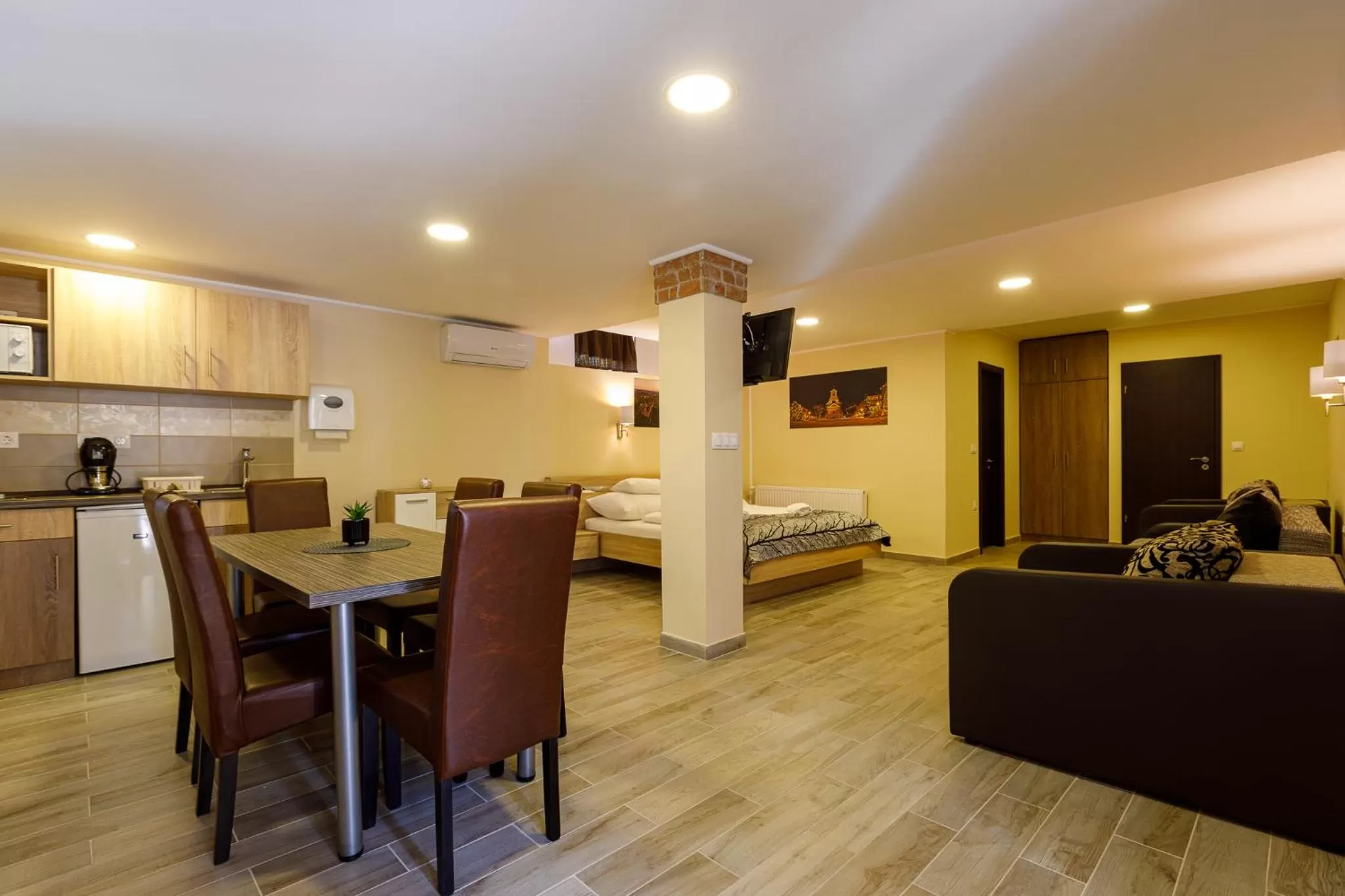 Bed in Central Panzió Gyula