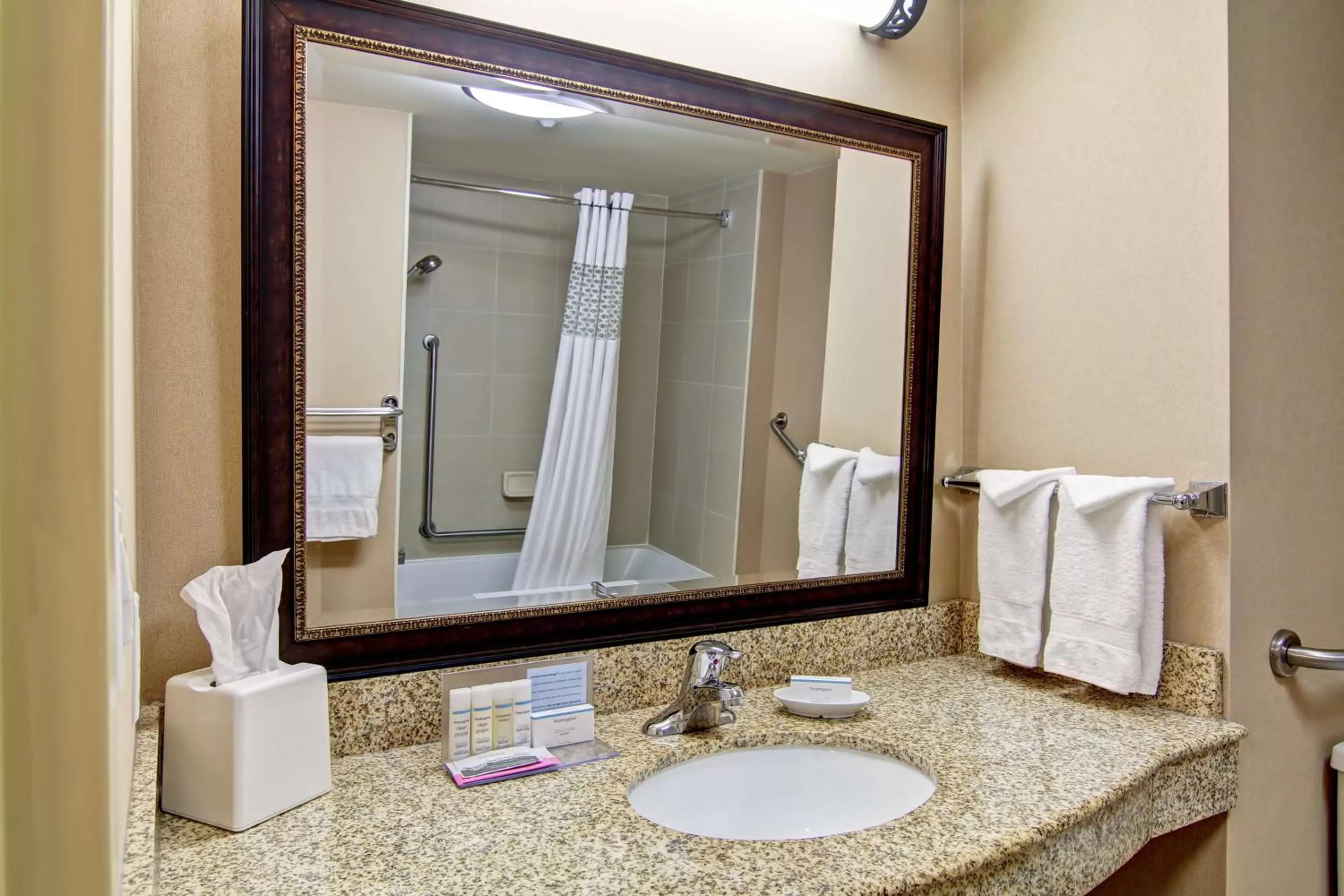 Bathroom in Hampton Inn Sudbury, Ontario