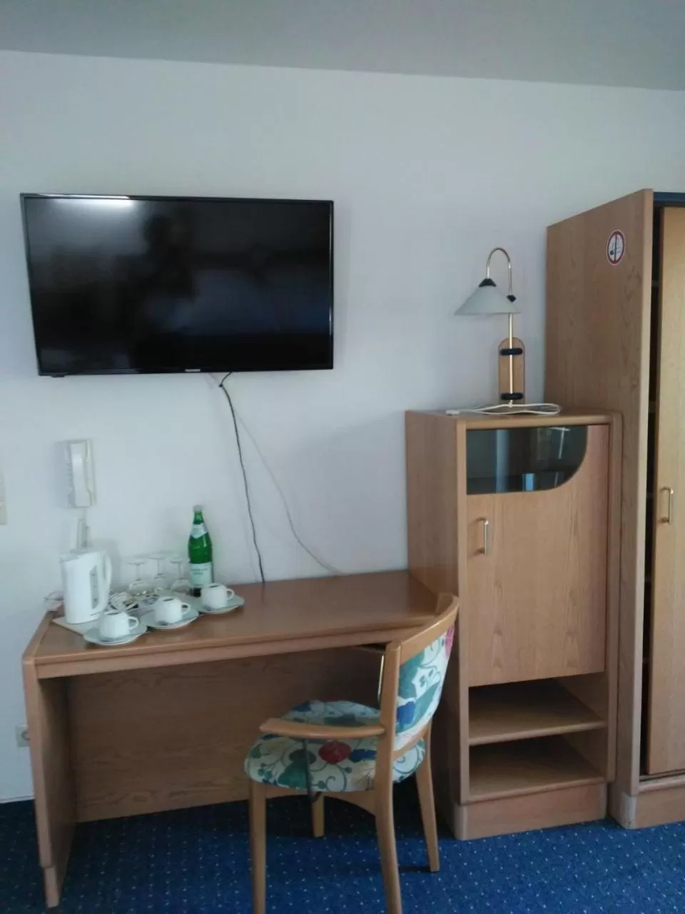 TV/Entertainment Center in Zum Lahnfelsen