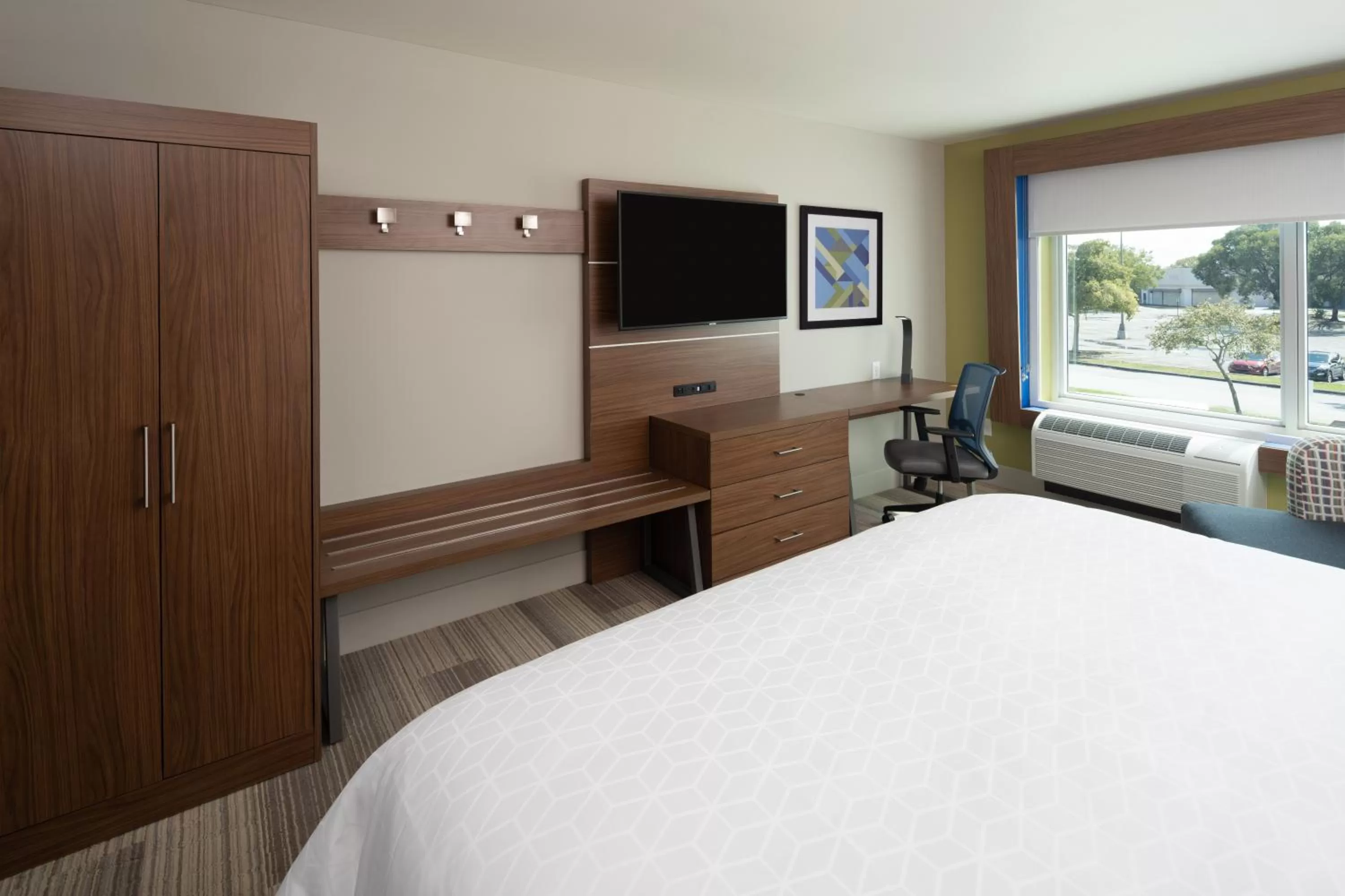 King Room - Hearing Accessible/Non-Smoking  in Holiday Inn Express Doral Miami, an IHG Hotel