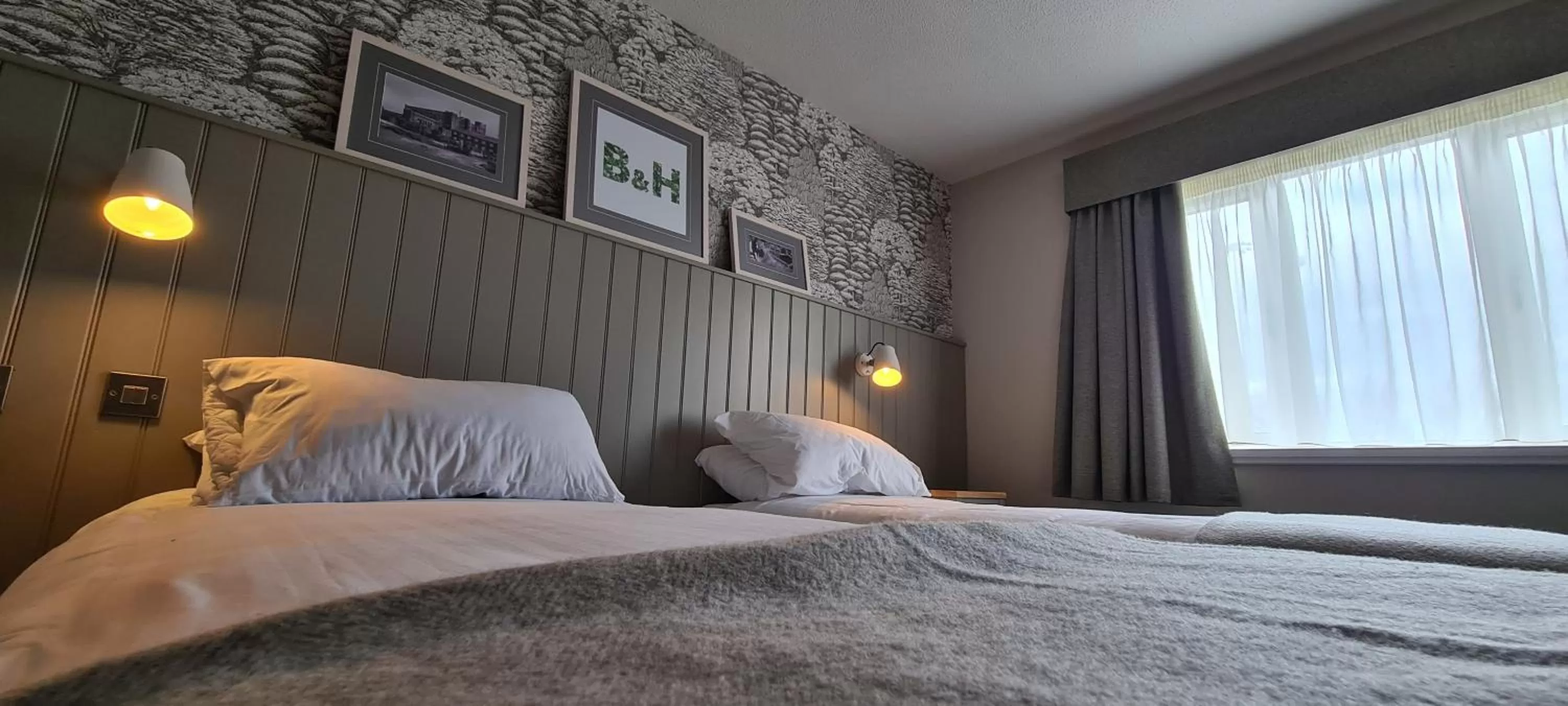 Bedroom, Bed in Boat & Horses Inn