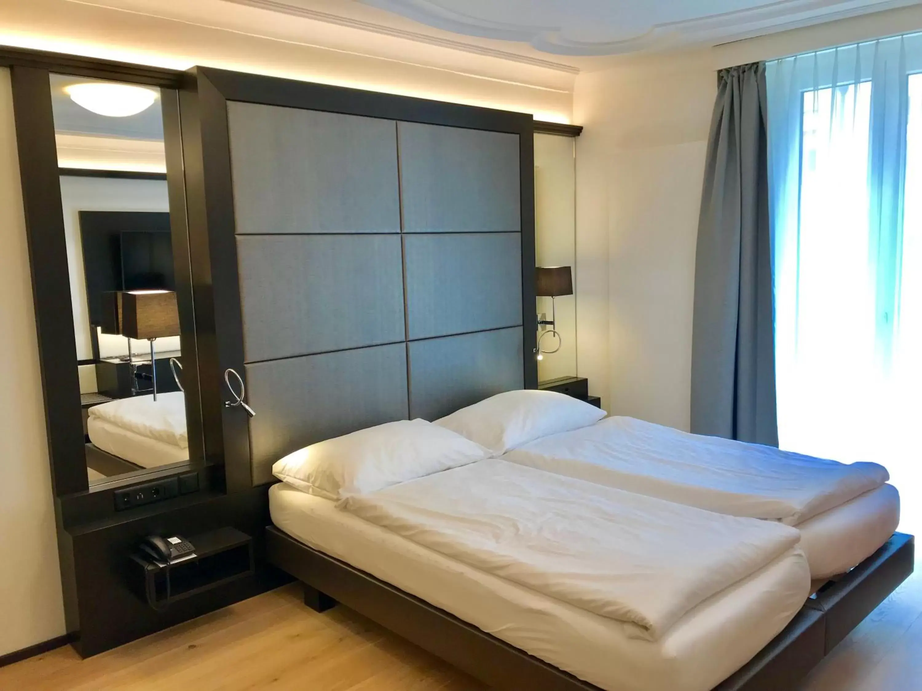 Deluxe Double Room in Hotel Alpina Luzern Deluxe Double Room in Hotel Alpina Luzern